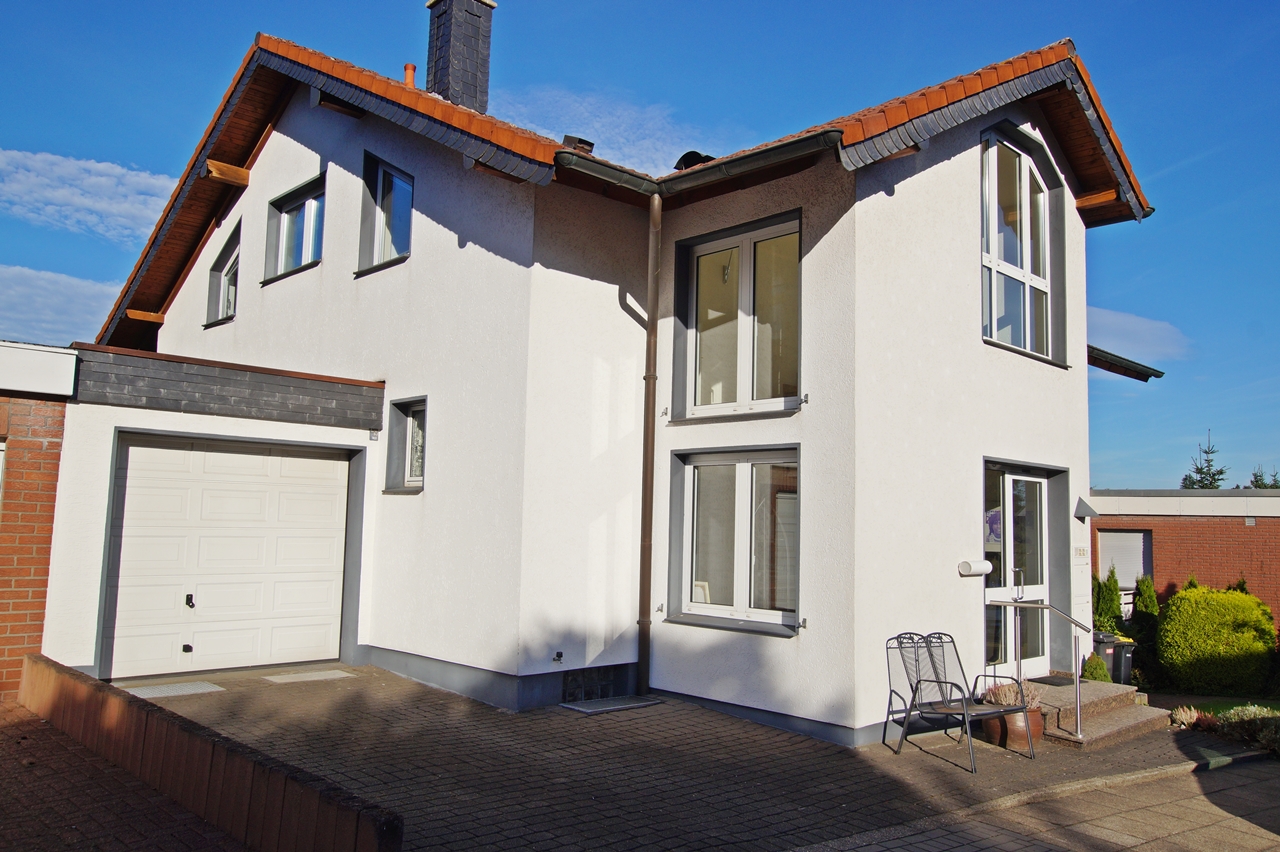 Ein Zuhause für heute und morgen – Großzügiges Zweifamilienhaus mit flexiblen Möglichkeiten