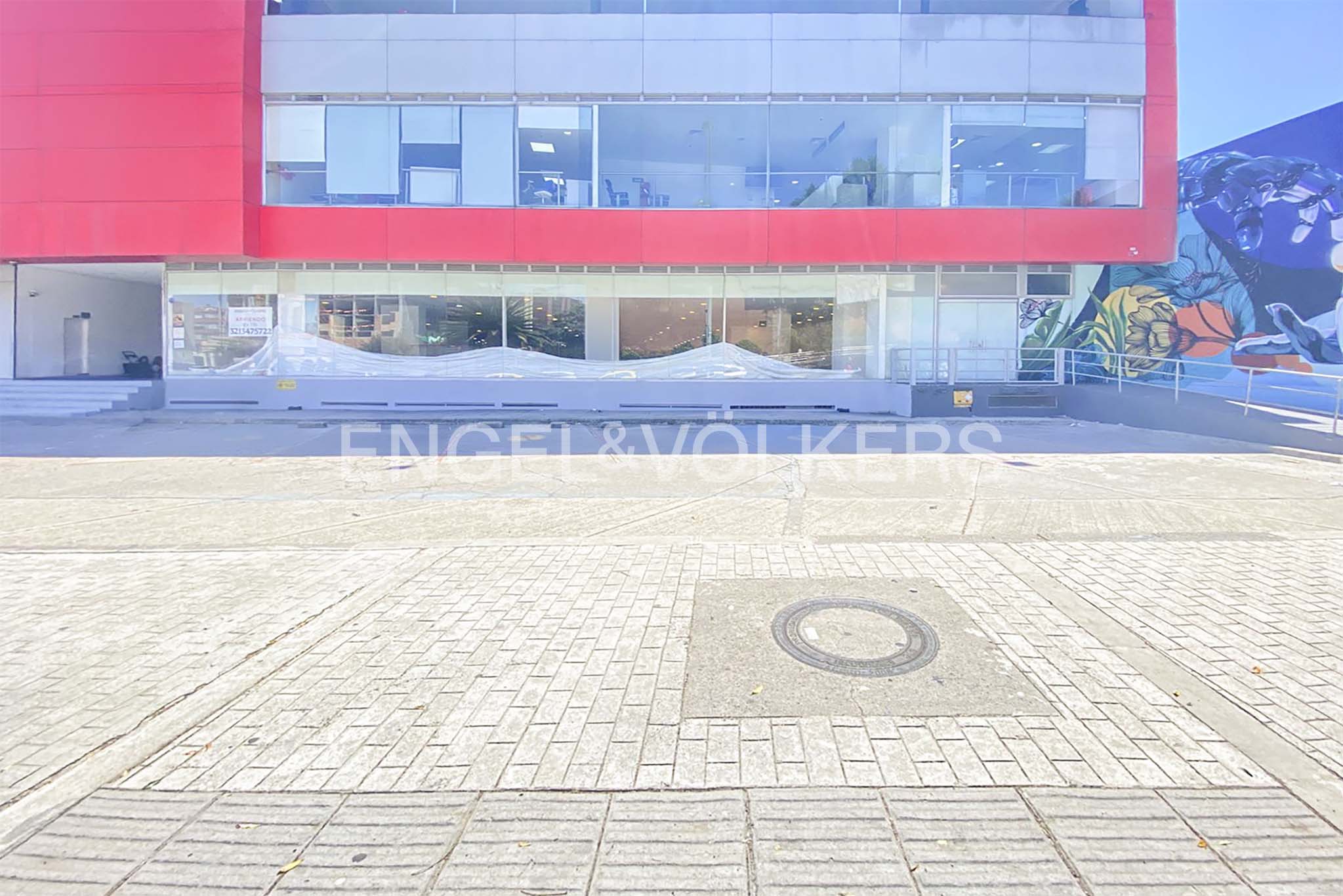 Arriendo Gran Local Esquinero en Suba 1.750 m² Uso Salud, Educación y Comercio