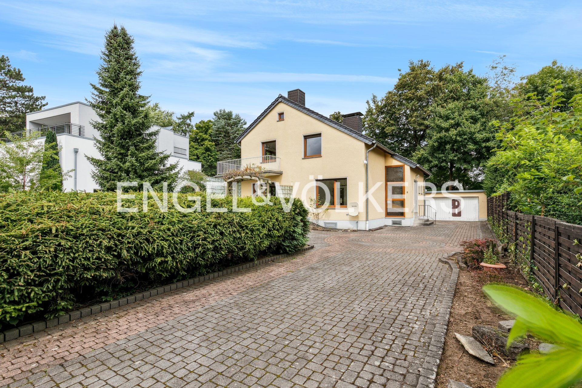 Einfamilienhaus mit Gartenparadies in ruhiger Sackgassenlage!