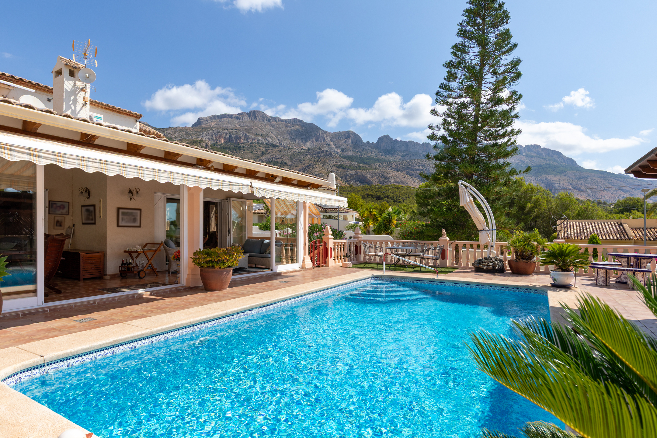 Peaceful Villa with Sea & Mountain Views