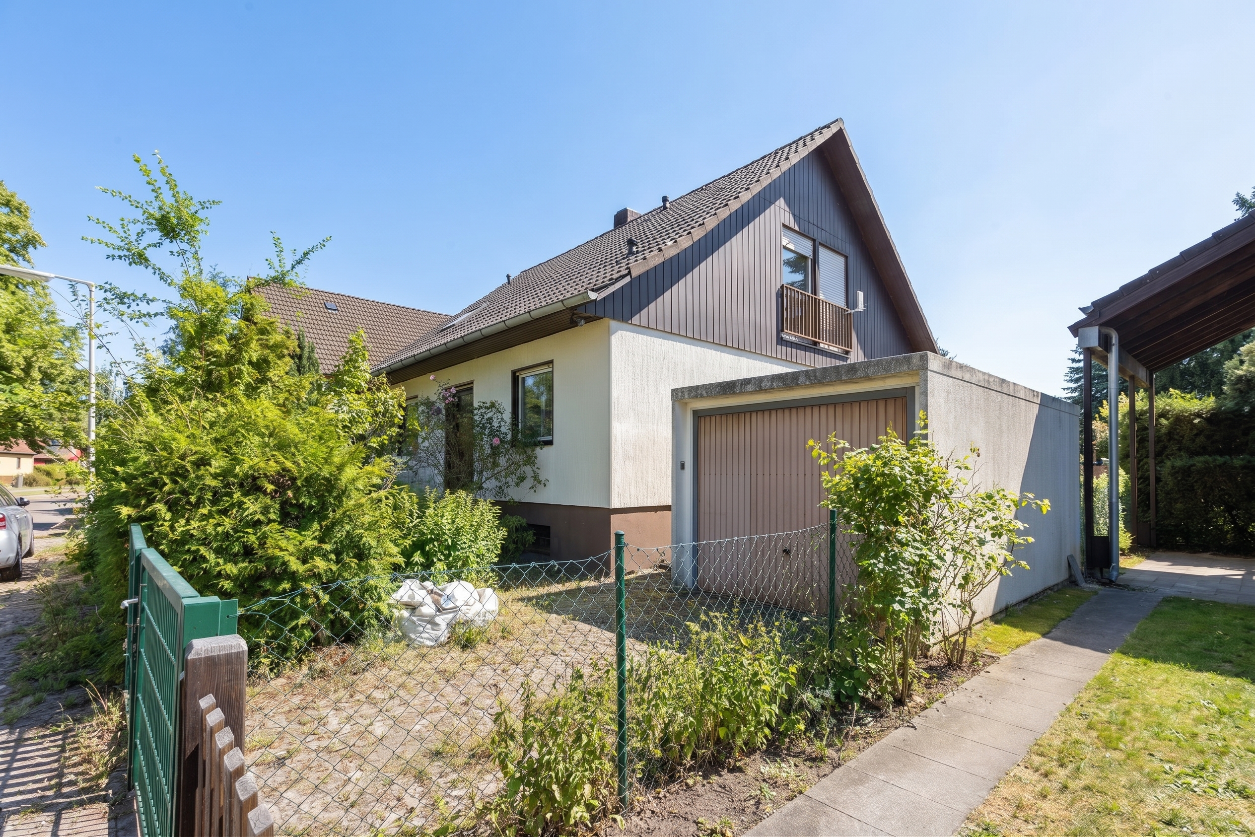 Platz für Ideen - Sanierungsbedürftiges Einfamilienhaus auf sonnigem Grundstück