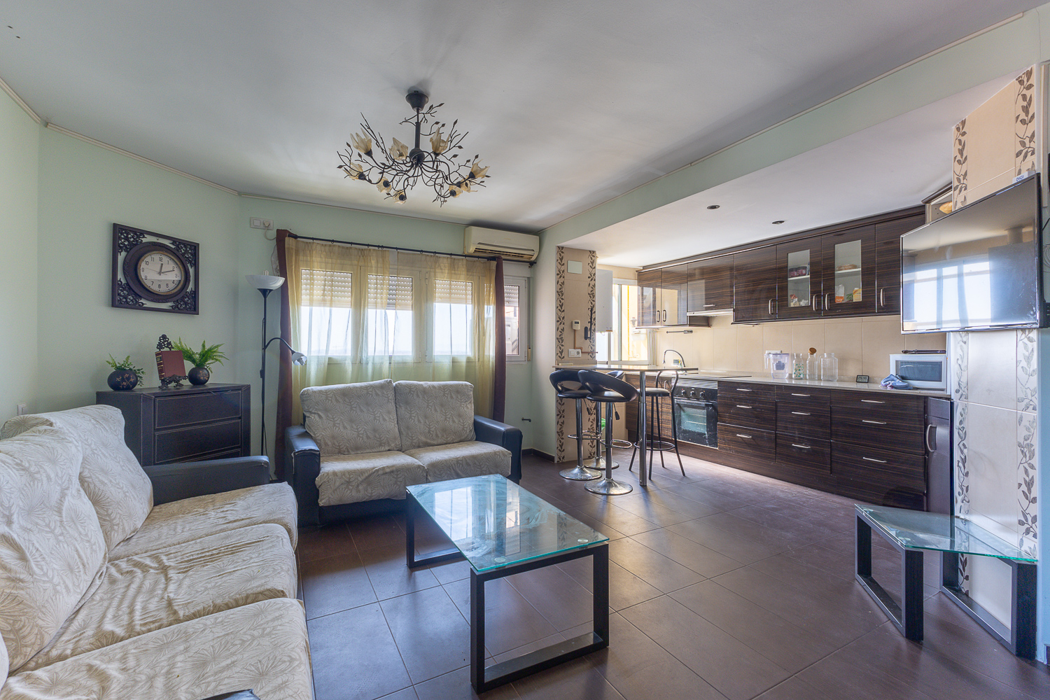 VIVIENDA REFORMADA EN PLANTA 11 CON GRANDES VISTAS Y GARAJE INCLUIDO
