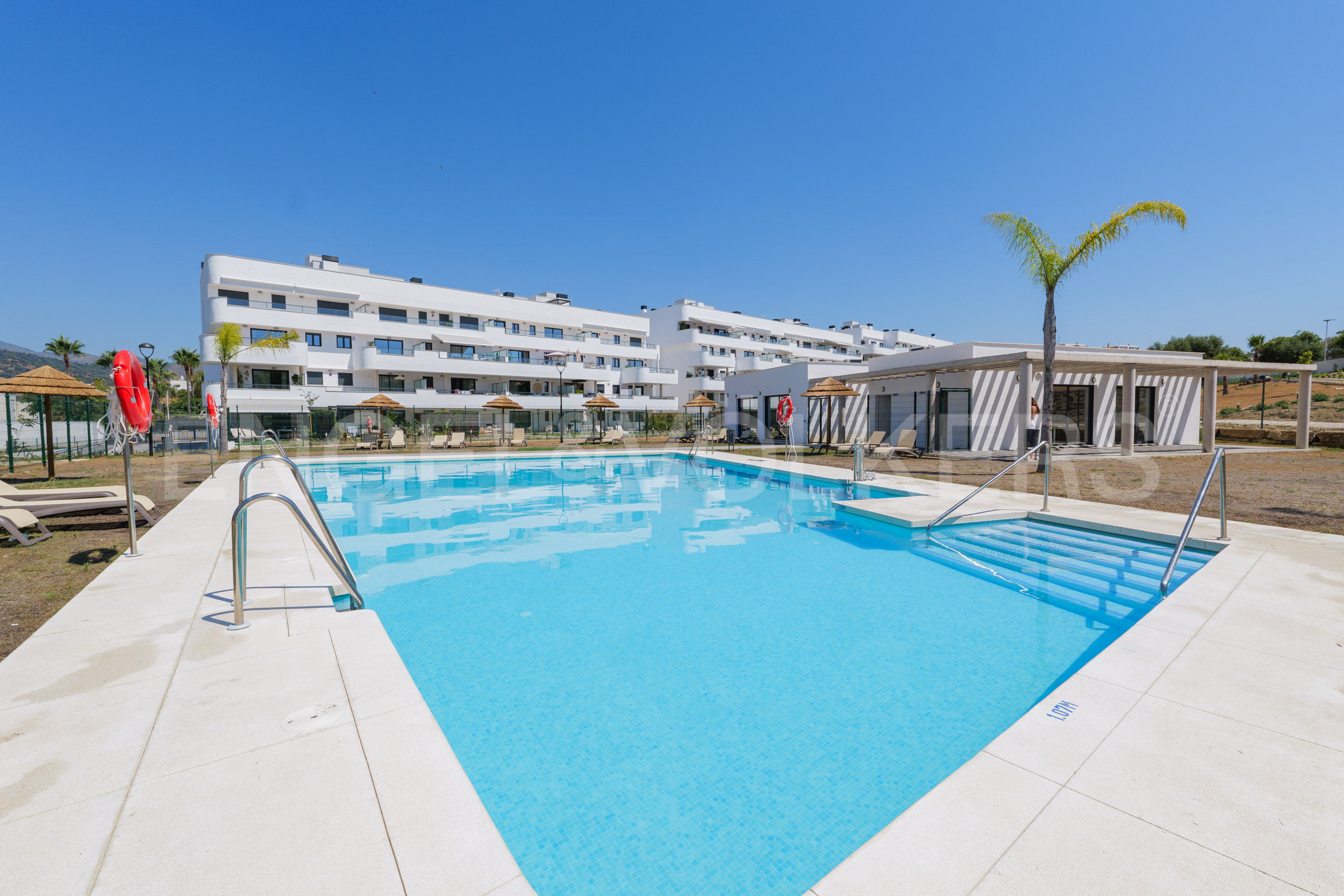 Elegante 2-Zimmer-Wohnung mit Garten in ARANYA Estepona