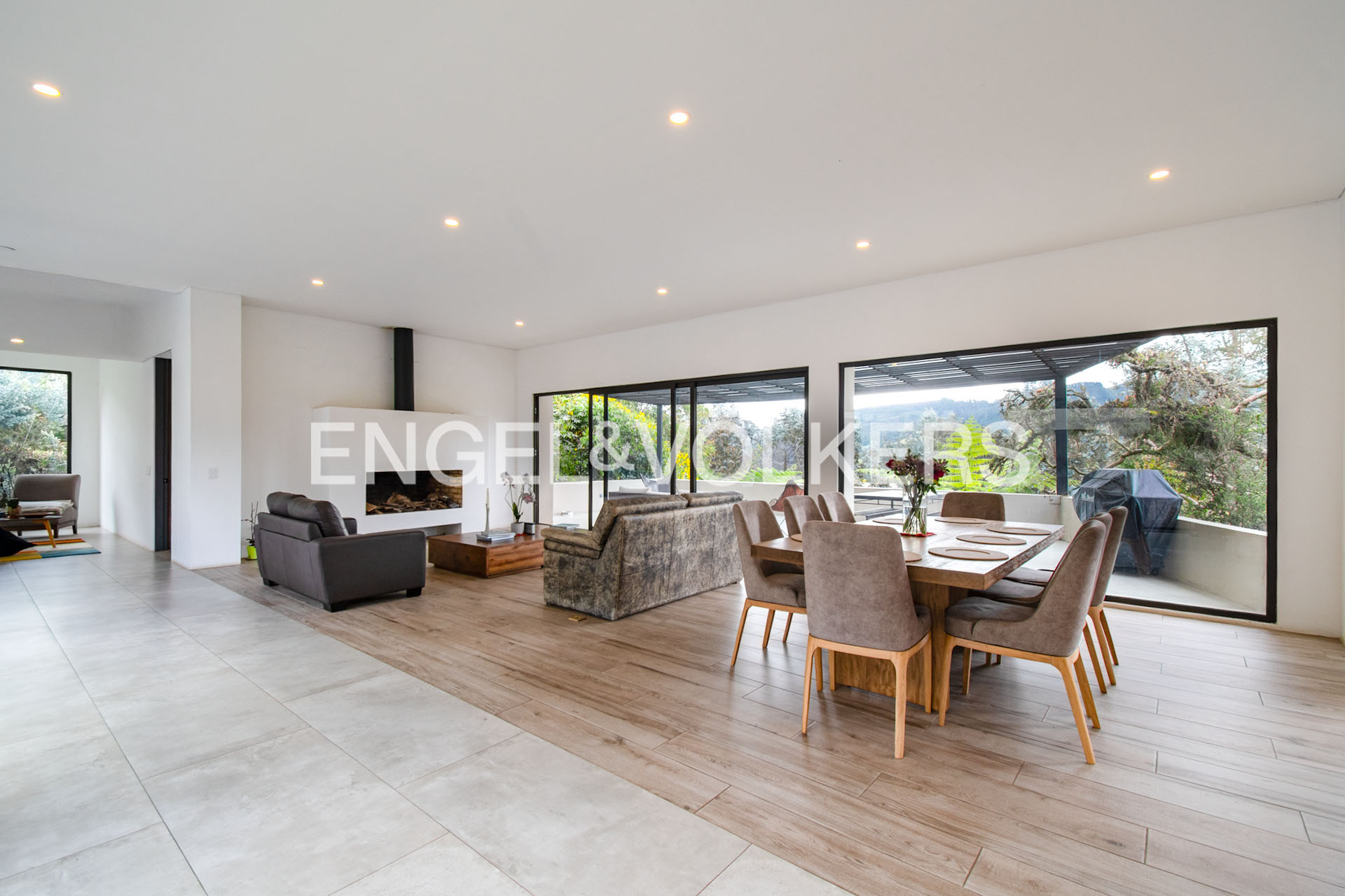 Moderna y amplia casa para la venta en Reserva de Potosí