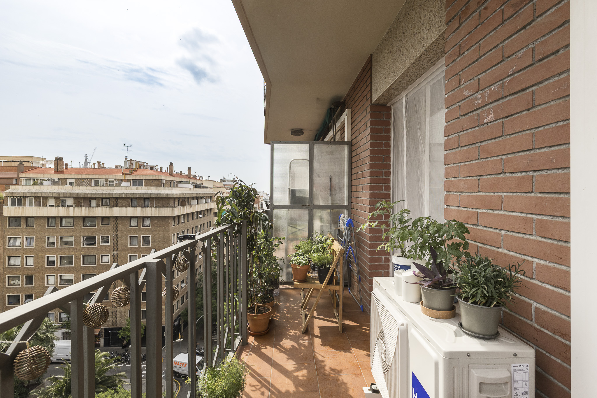 Fantástico piso alto de 4 dormitorios con terraza