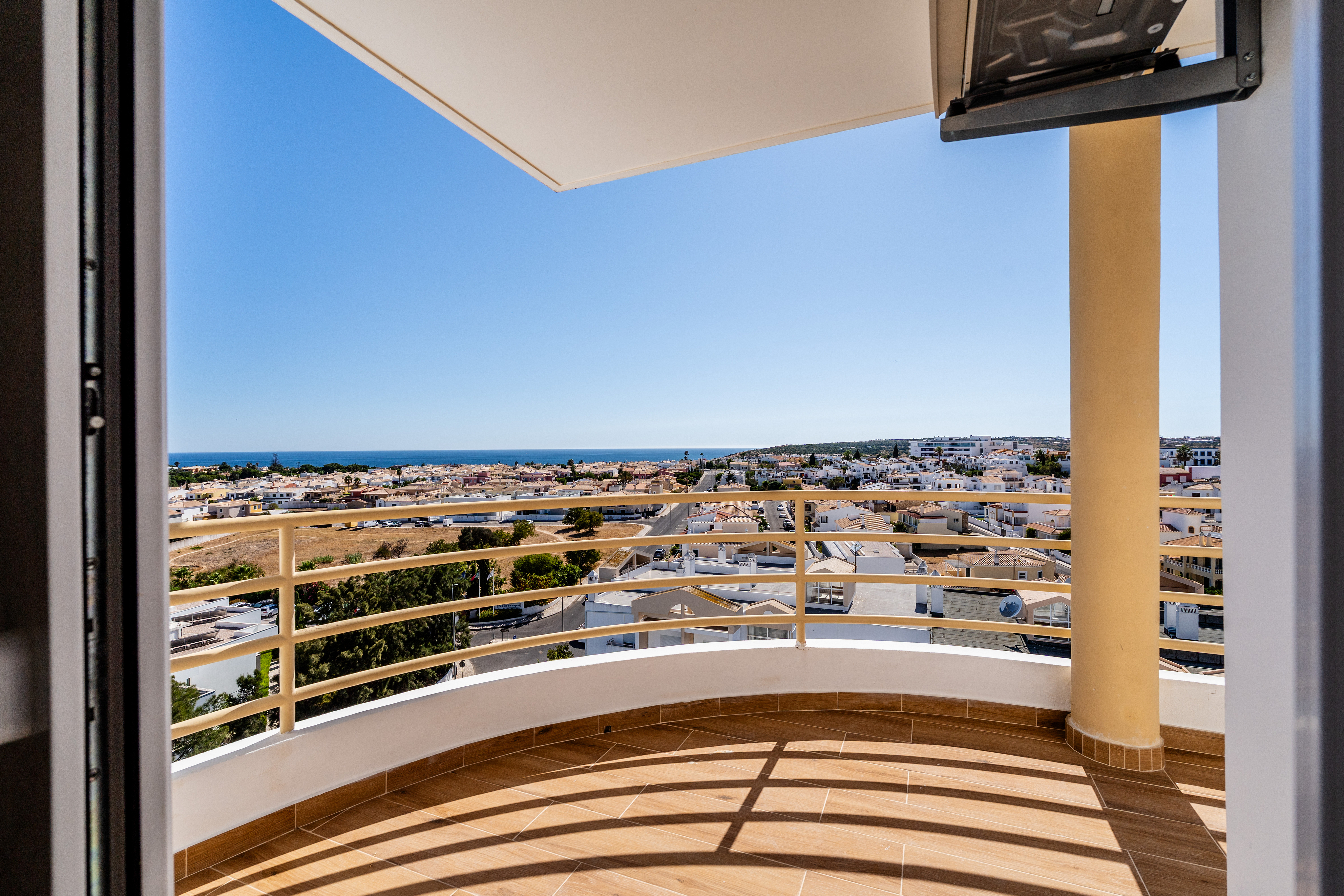 Renovierte Dachgeschosswohnung mit Meerblick