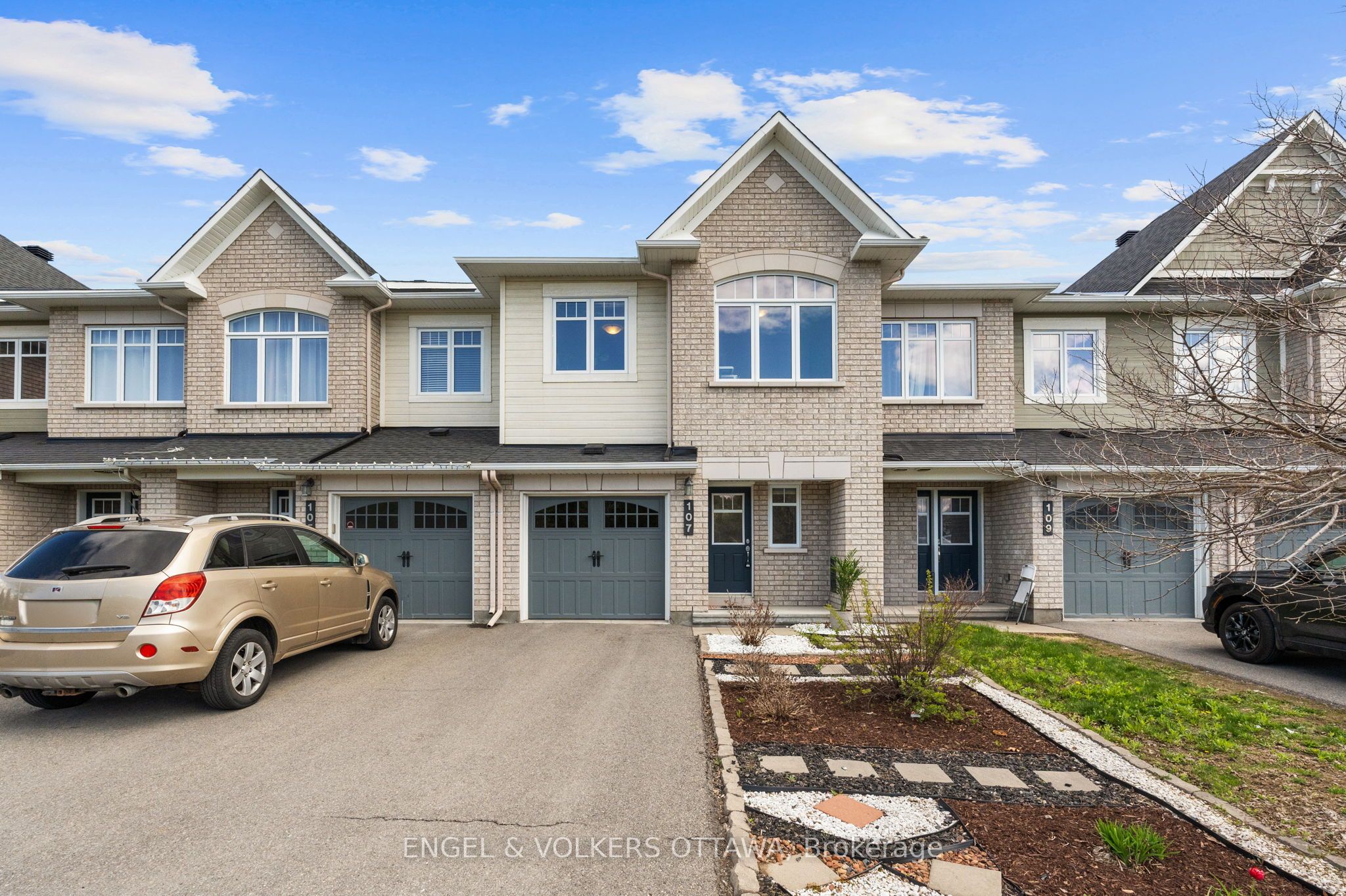 3-Bed Executive Townhome Across From Mancini Park