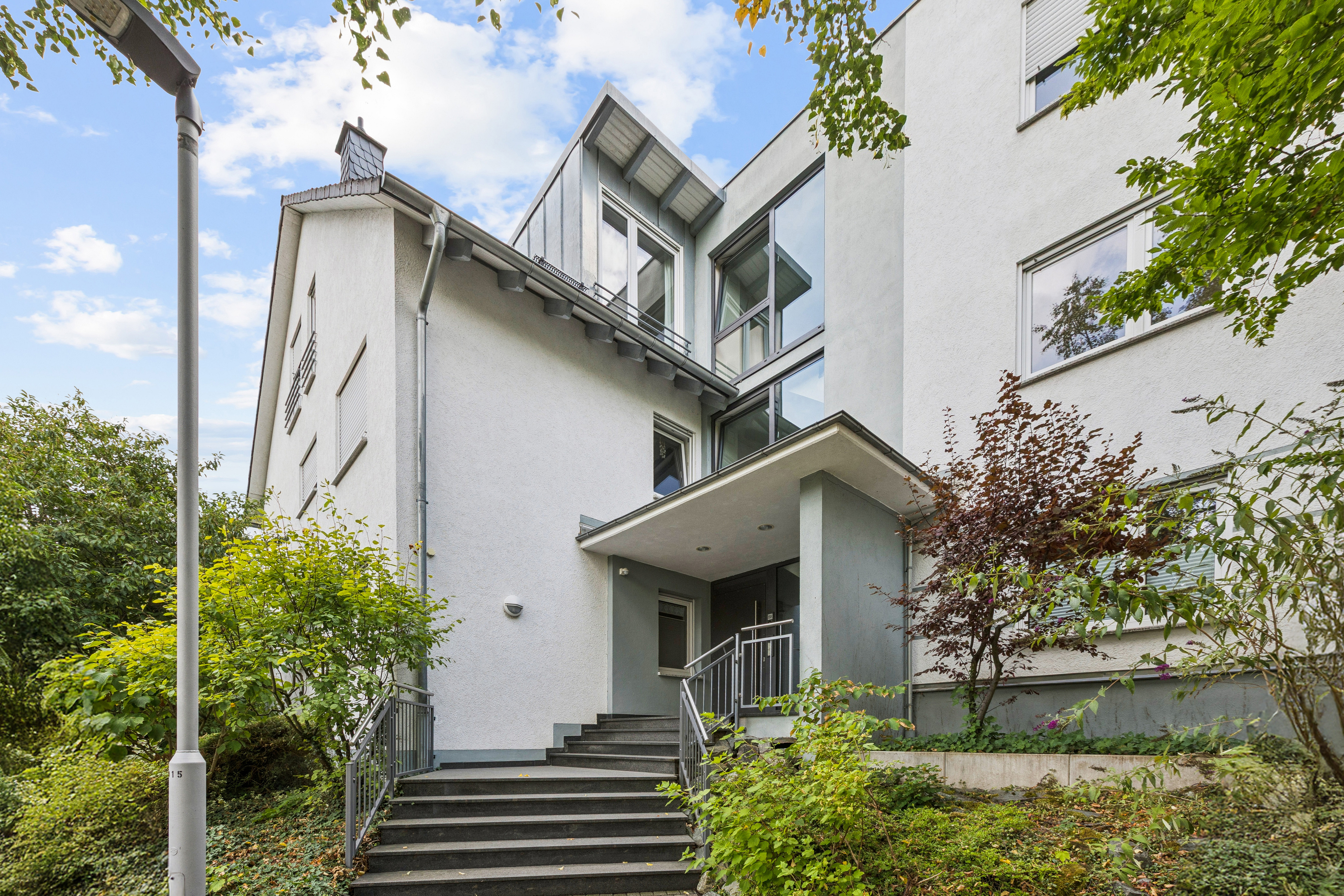 Light-filled home with a large balcony in a quiet location