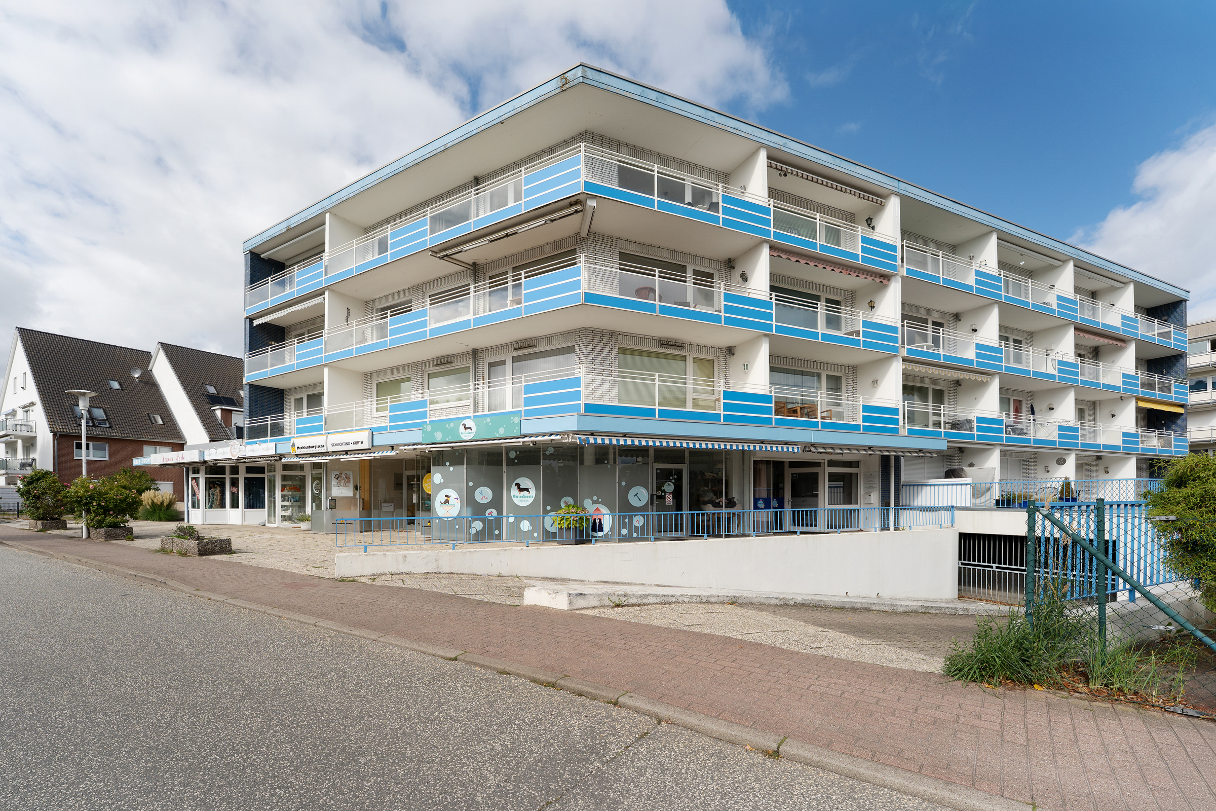 Exklusive 2-Zimmer-Wohnung in Grömitz mit Südwestbalkon, Garage und moderner Ausstattung – stilvoll wohnen nahe Strand, Promenade und Yachthafen.