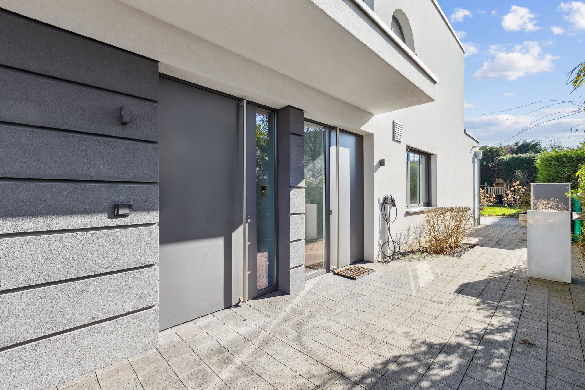 Charming 2-room maisonette with roof terrace and parking space