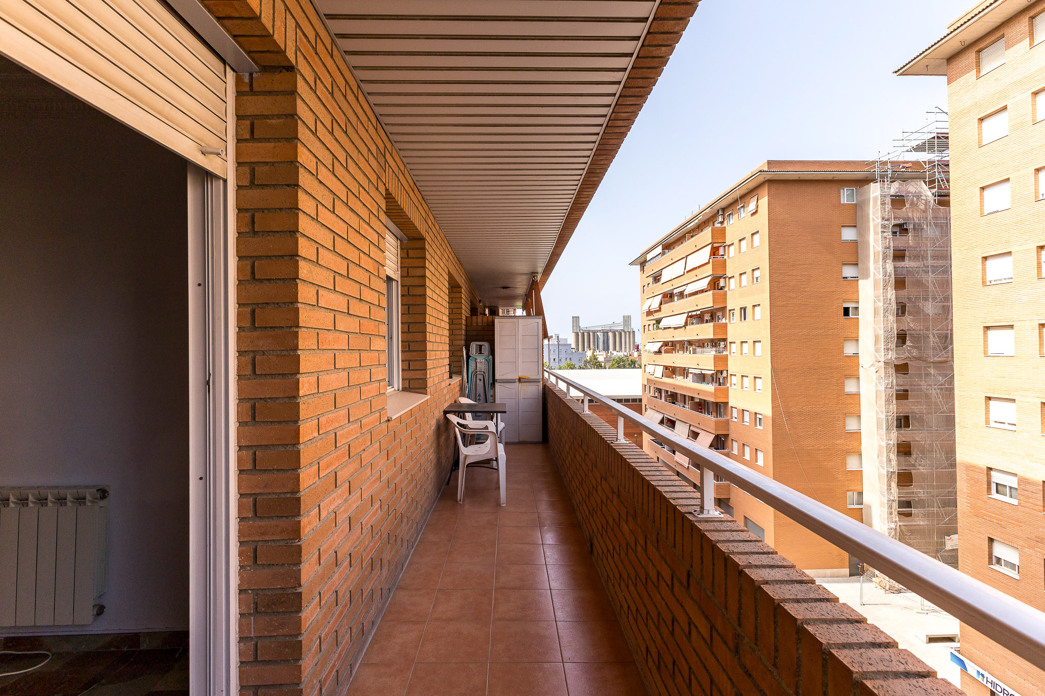 Logement extérieur avec terrasse et beaucoup de lumière naturelle