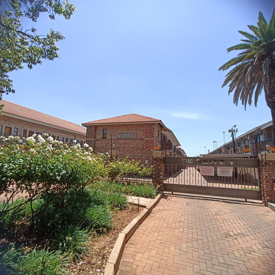 Modern 2 bedroom apartment available