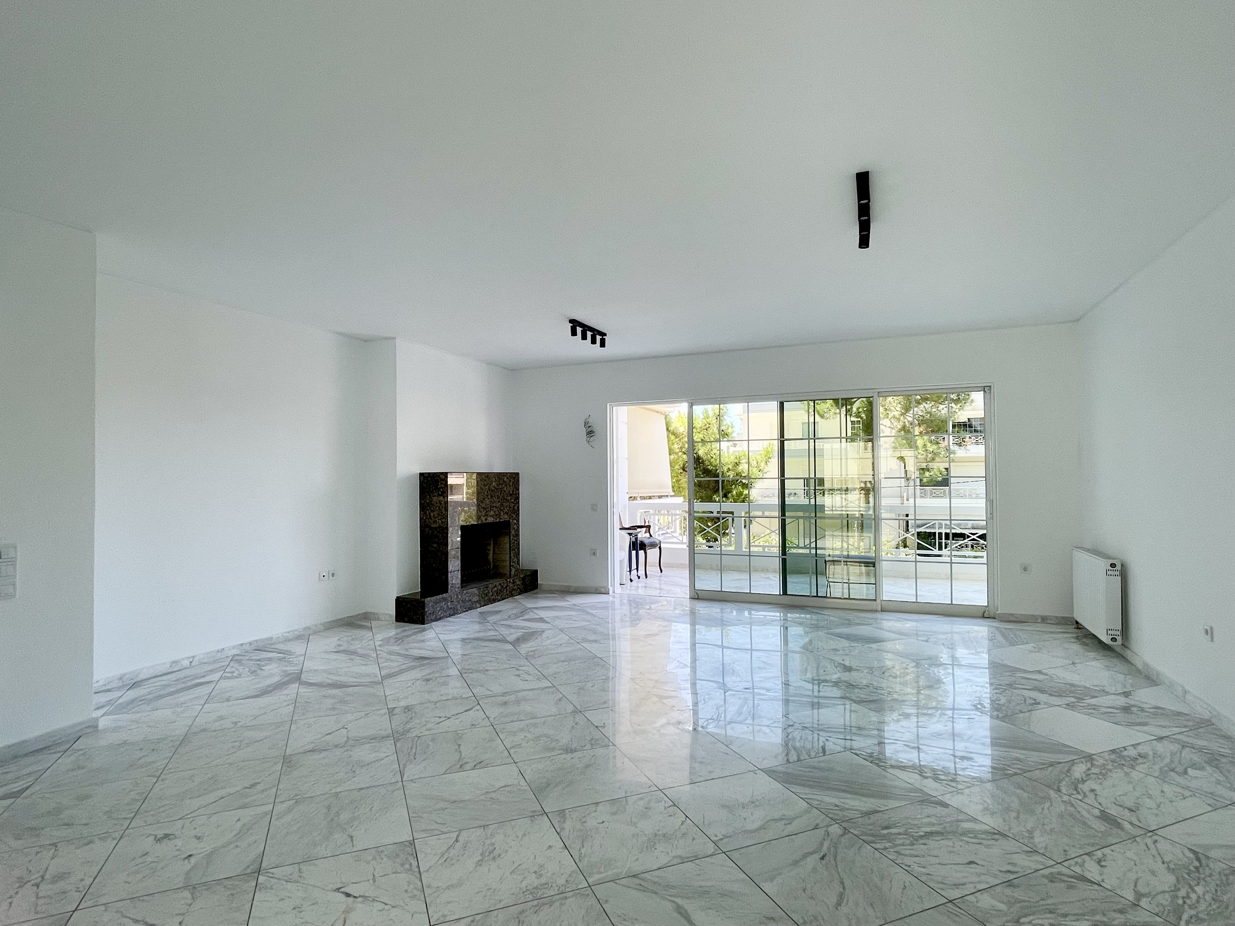 Elegant renovated 3BR apartment in the heart of Glyfada