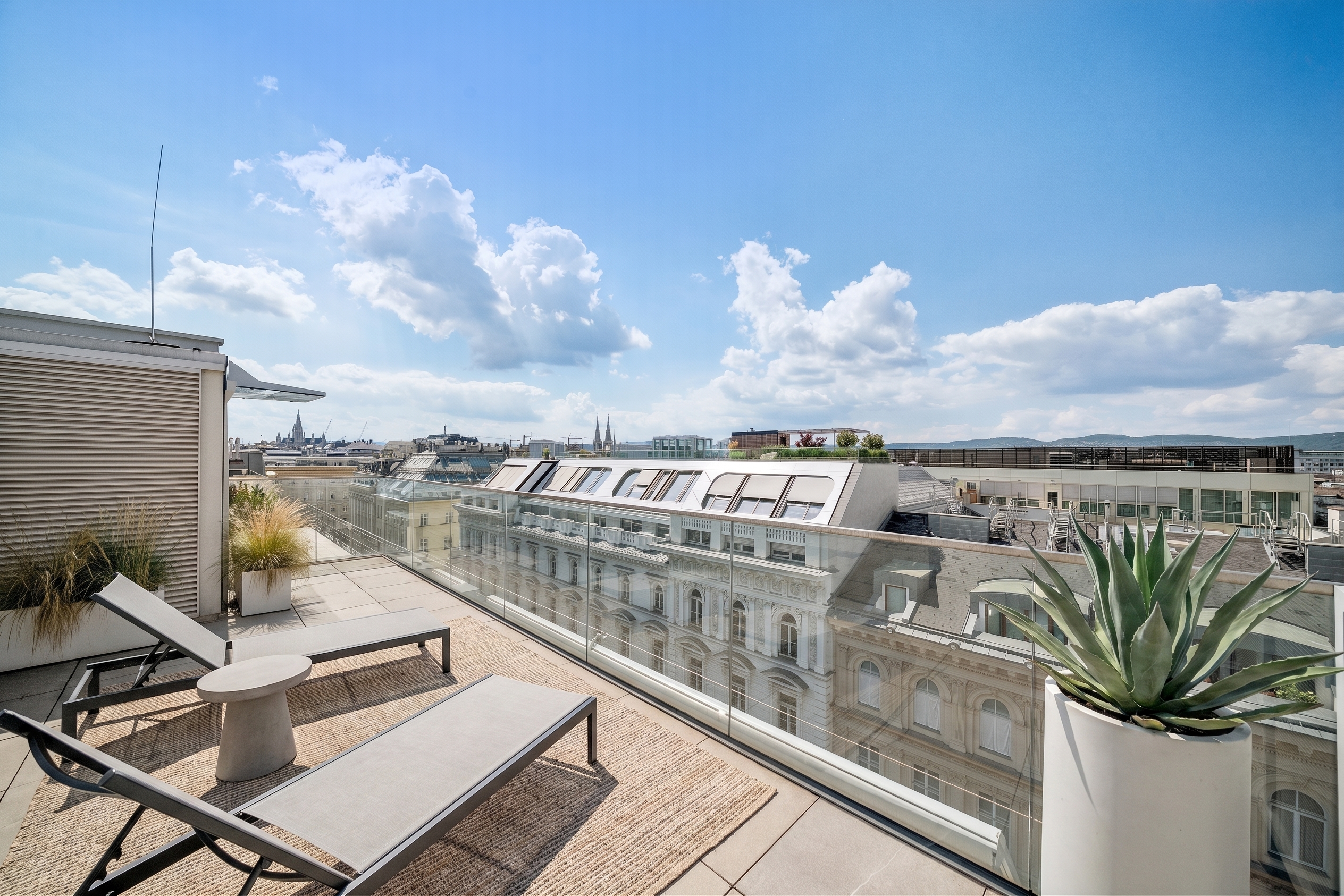 Hochwertige Dachgeschosswohnung mit Panoramafenster und Dachterrasse