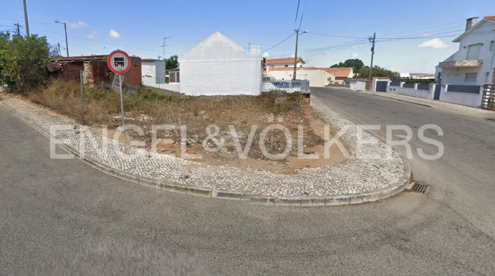 Plot, Licensed to Build, between Cascais and Oeiras
