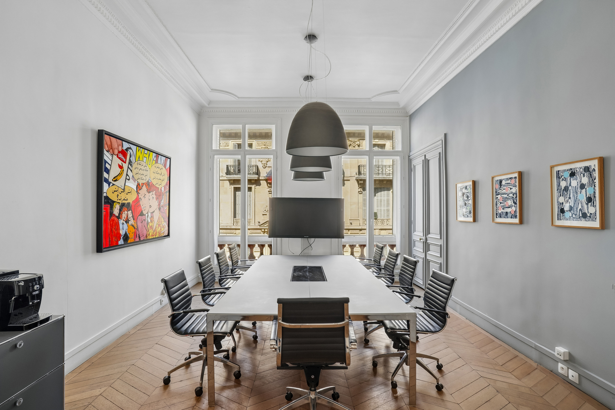Steps from Parc Monceau – Elegant, prestigious offices convertible into a family residence