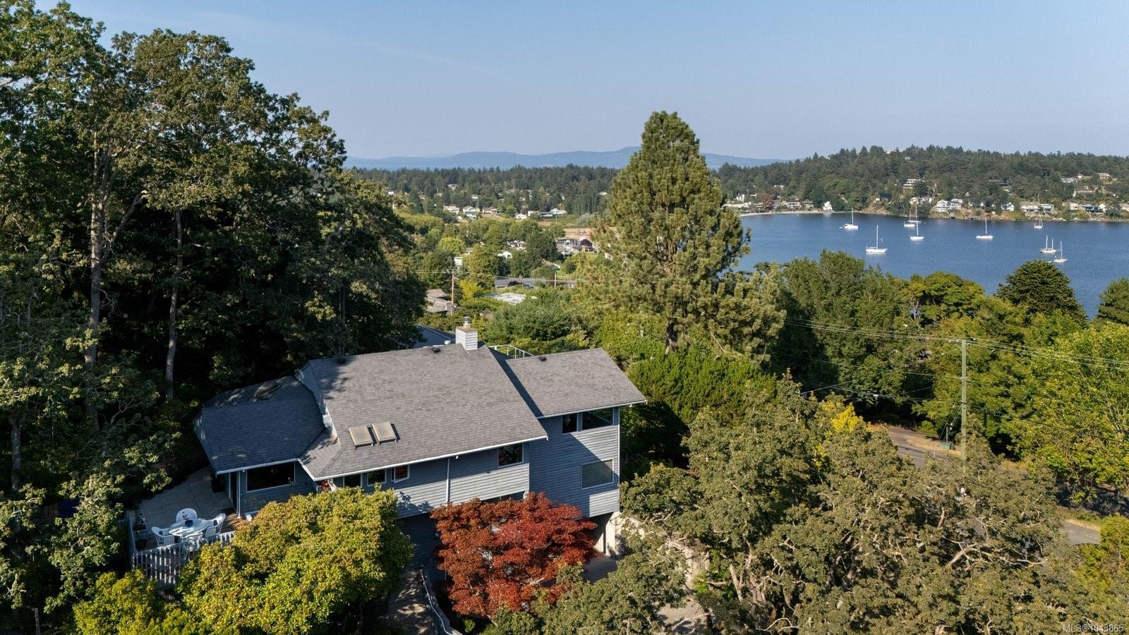 Beautiful Oak Bay Home offering Ocean Views