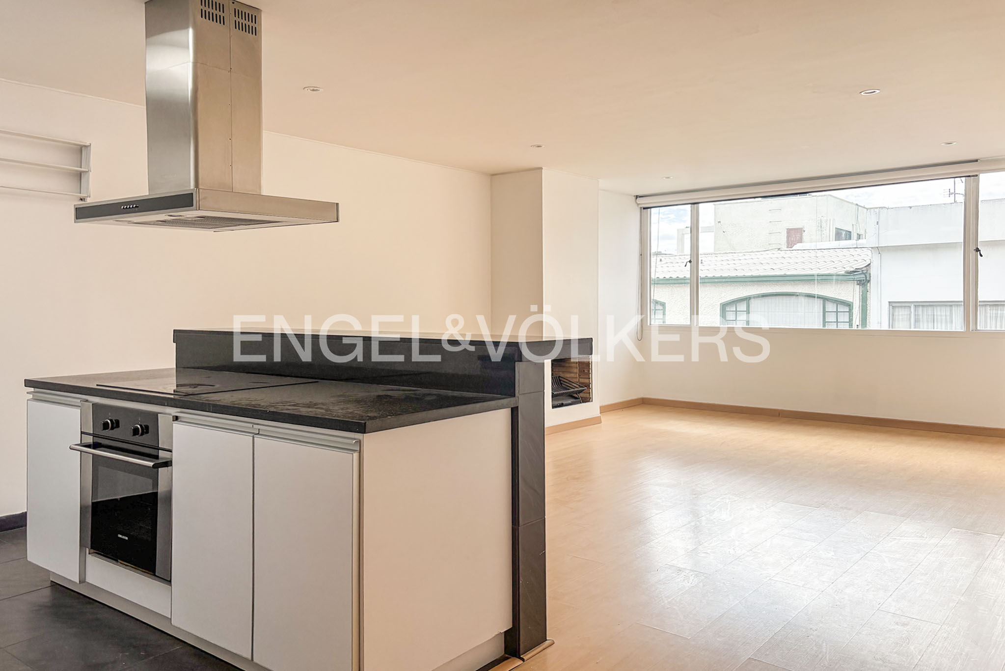 Iluminado apartamento en Chicó para arriendo