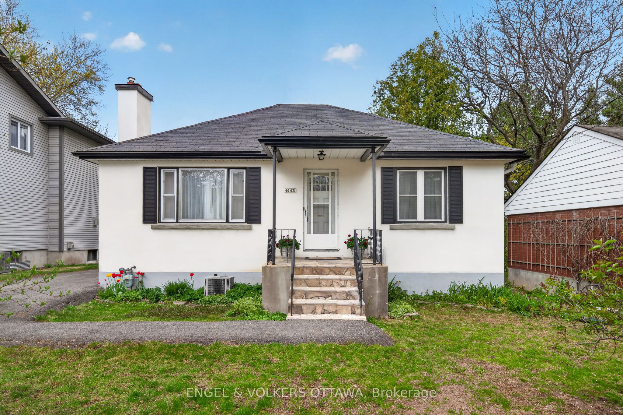 Charming Bungalow on a Prime 50' x 141' Lot in Alta Vista