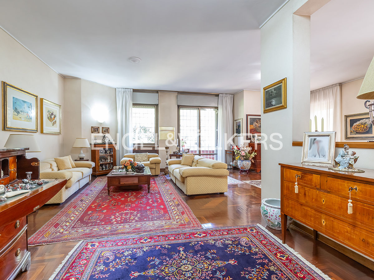Elegant, spacious apartment in Rome’s EUR district