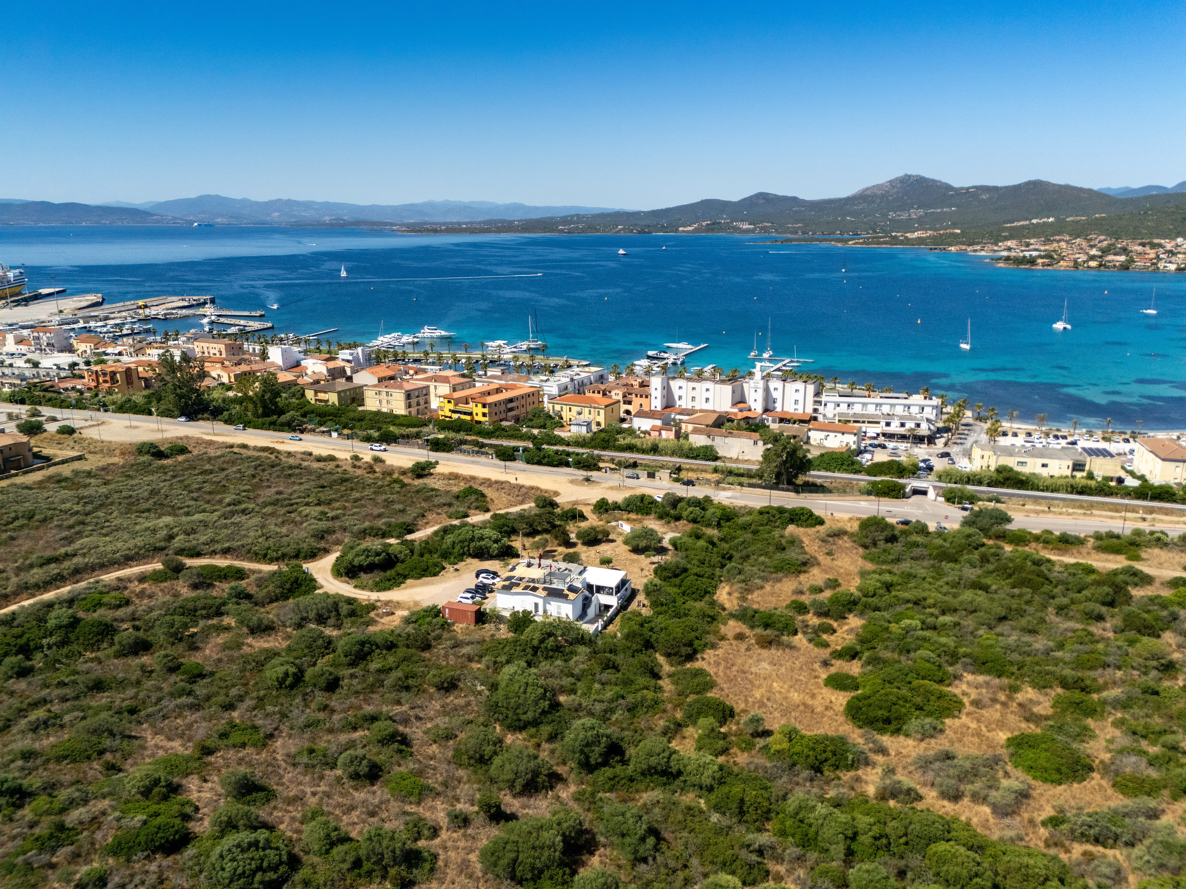 Villa Marina Bianca | Design contemporaneo e vista mare a Golfo Aranci