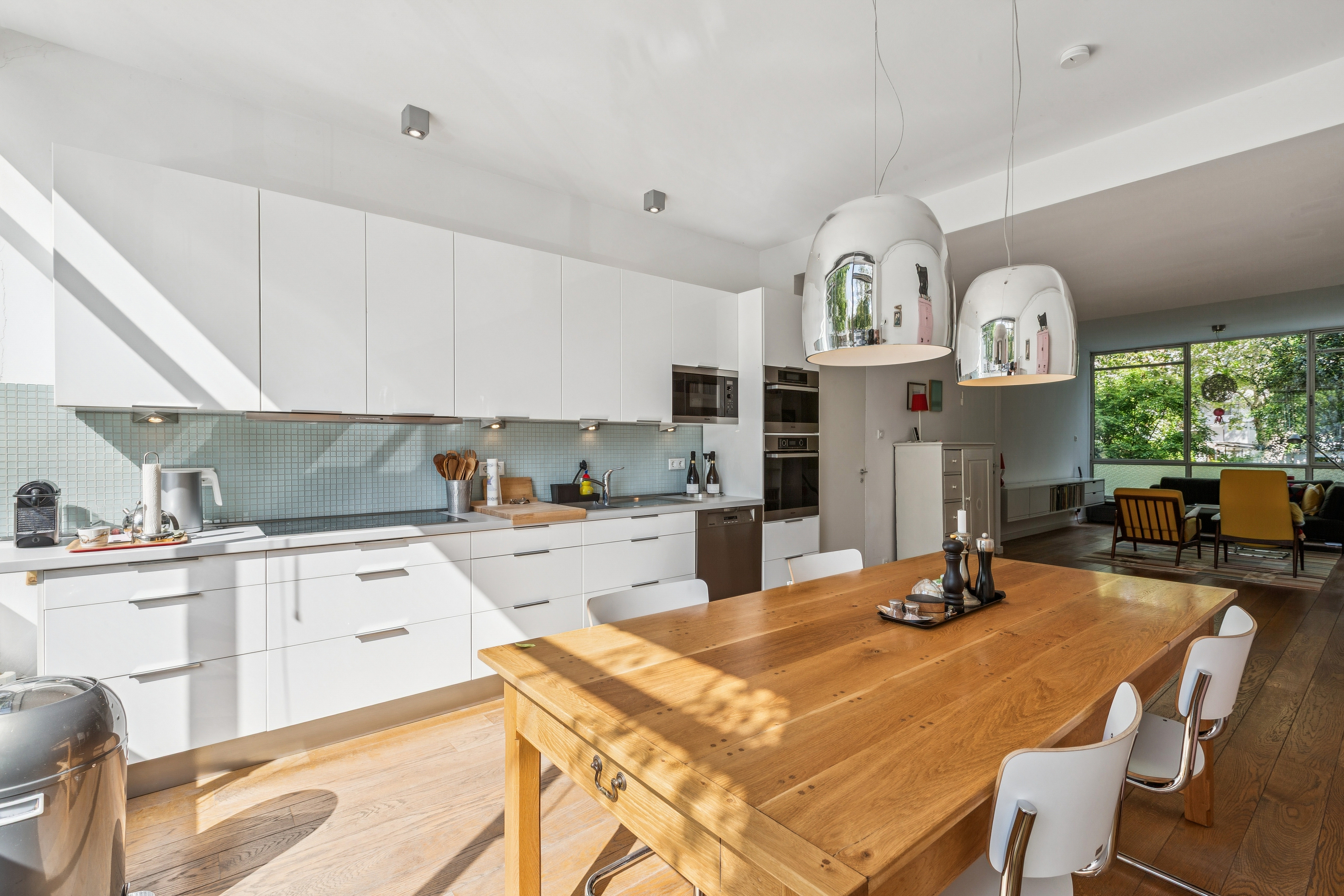 Architectural icon with garden oasis in the heart of the city