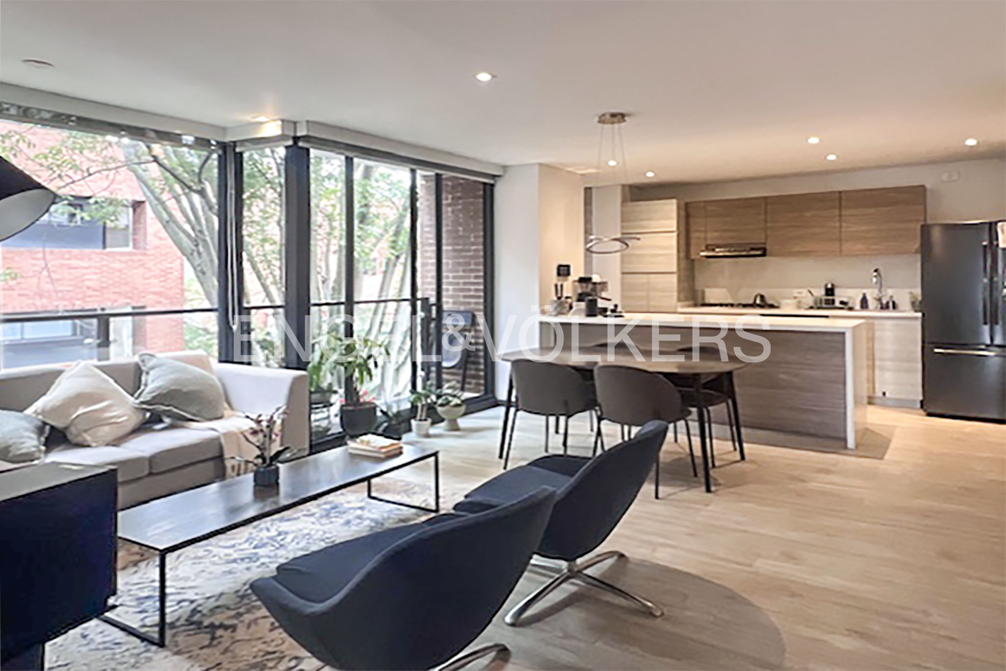 Moderno apartamento con balcón para venta en Santa Paula