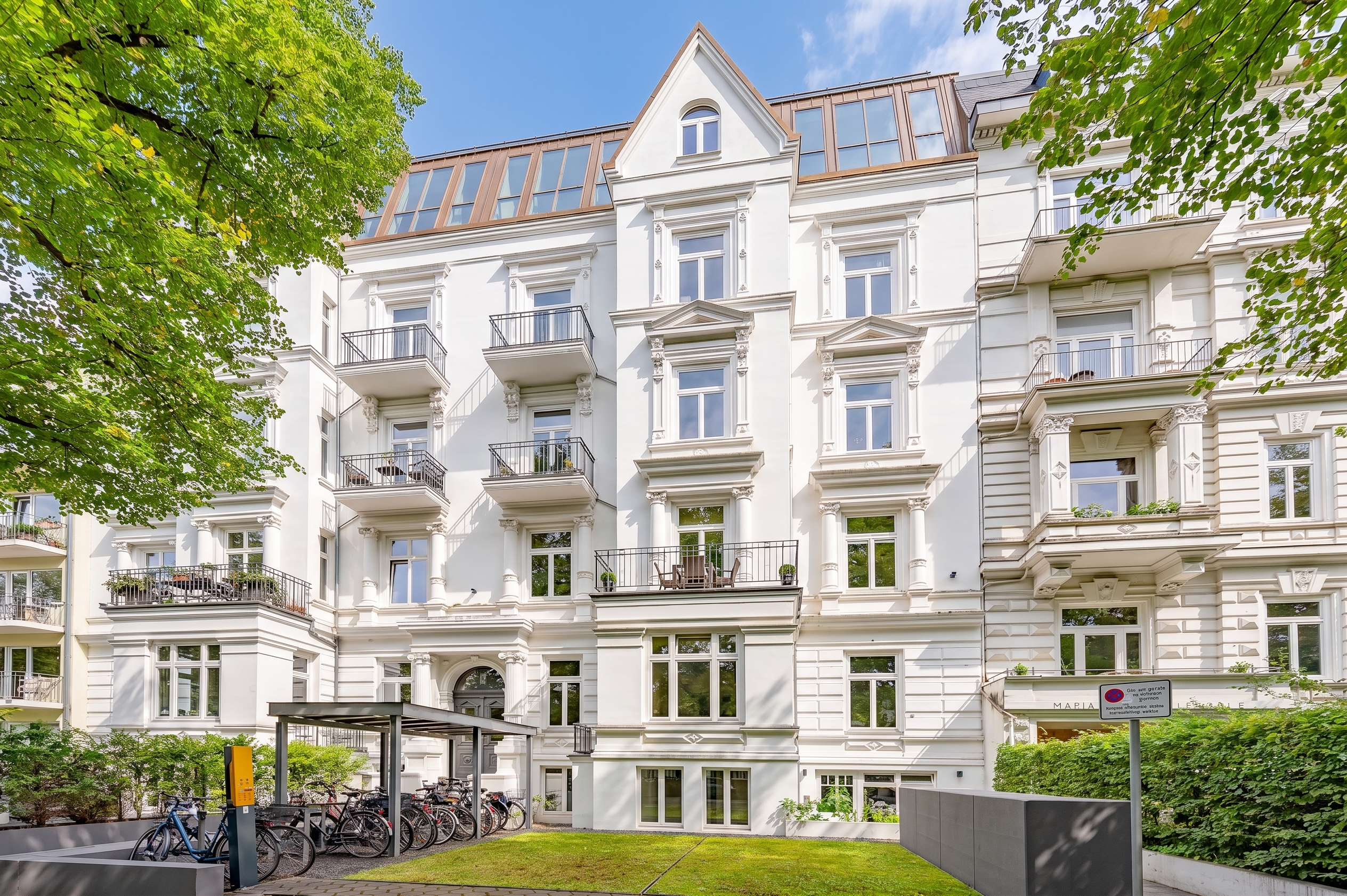 Traumhaft schöner Altbau. [AI-modified]