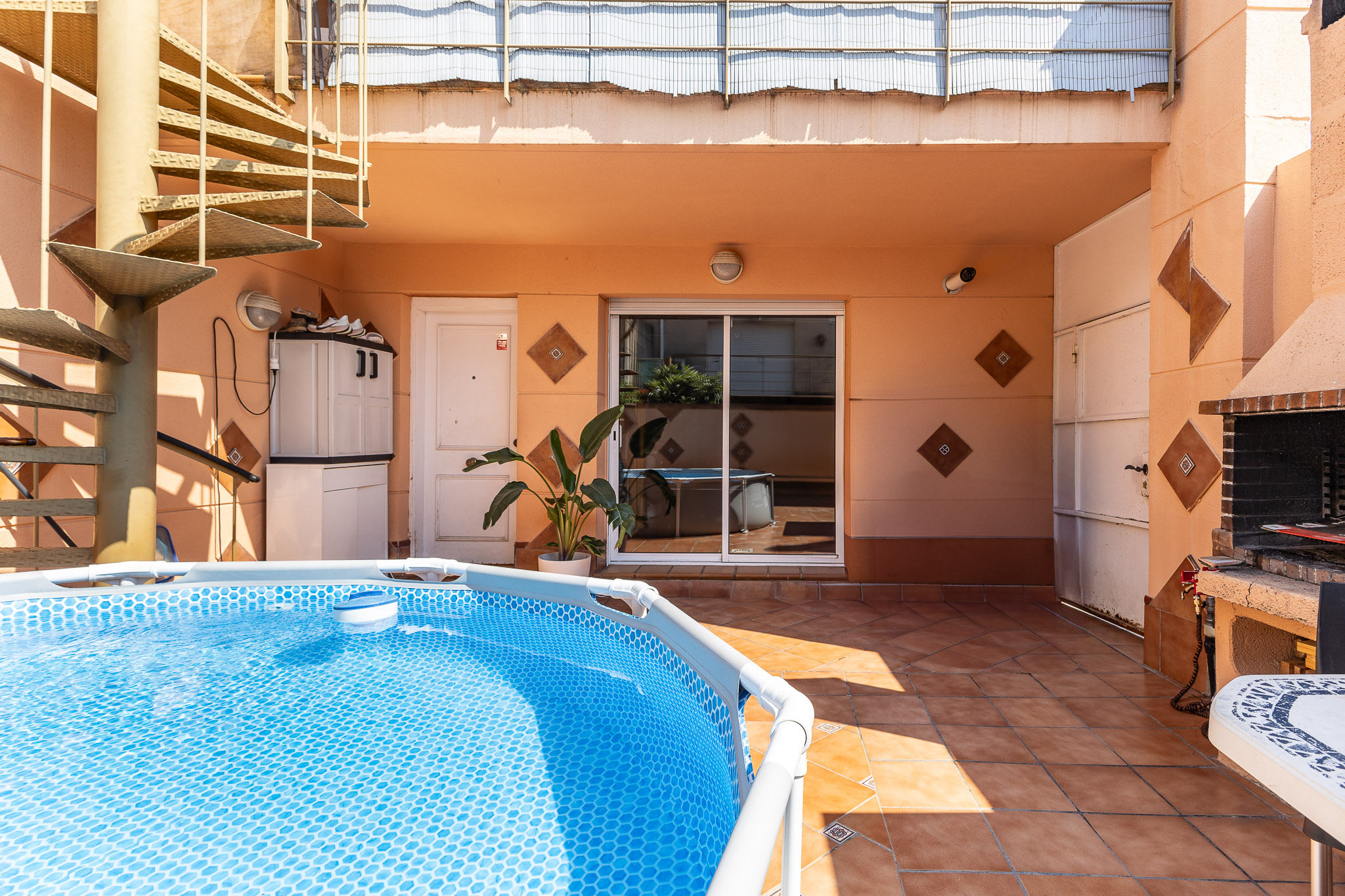 Spectacular corner townhouse steps from downtown Castellar