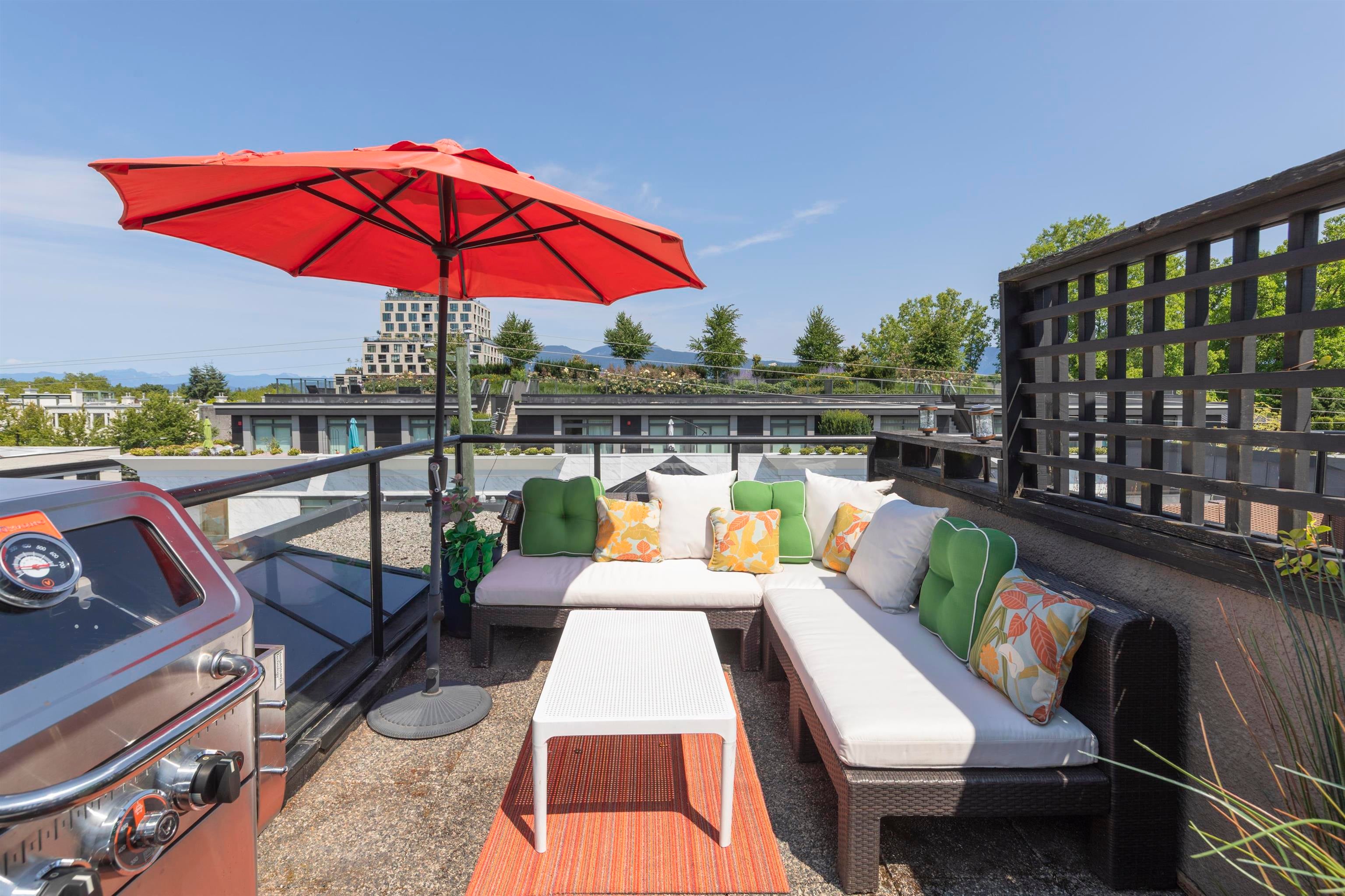 Charming 1 Bedroom in Boutique Building