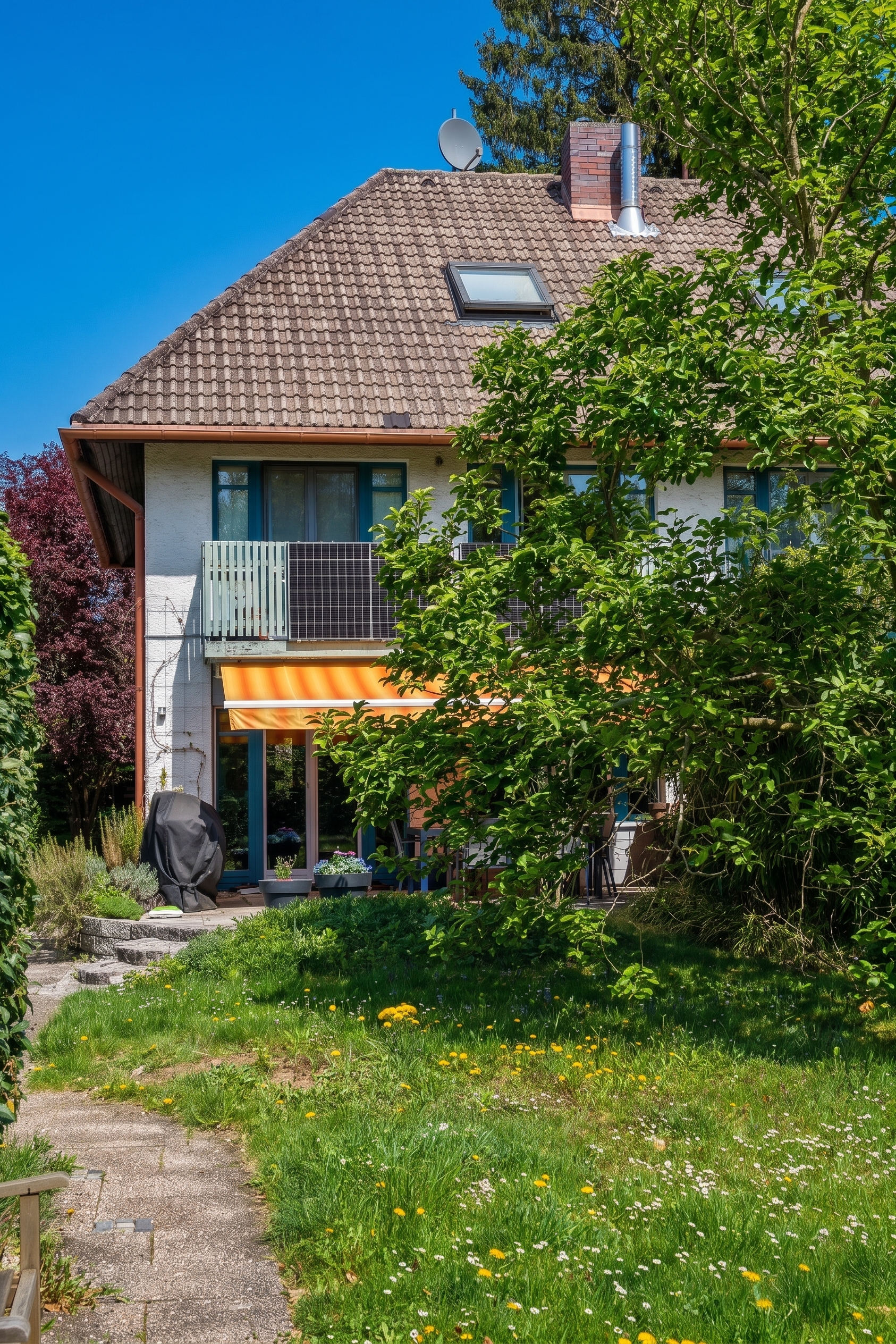 Cozy semi-detached house with lovely garden in Pullach