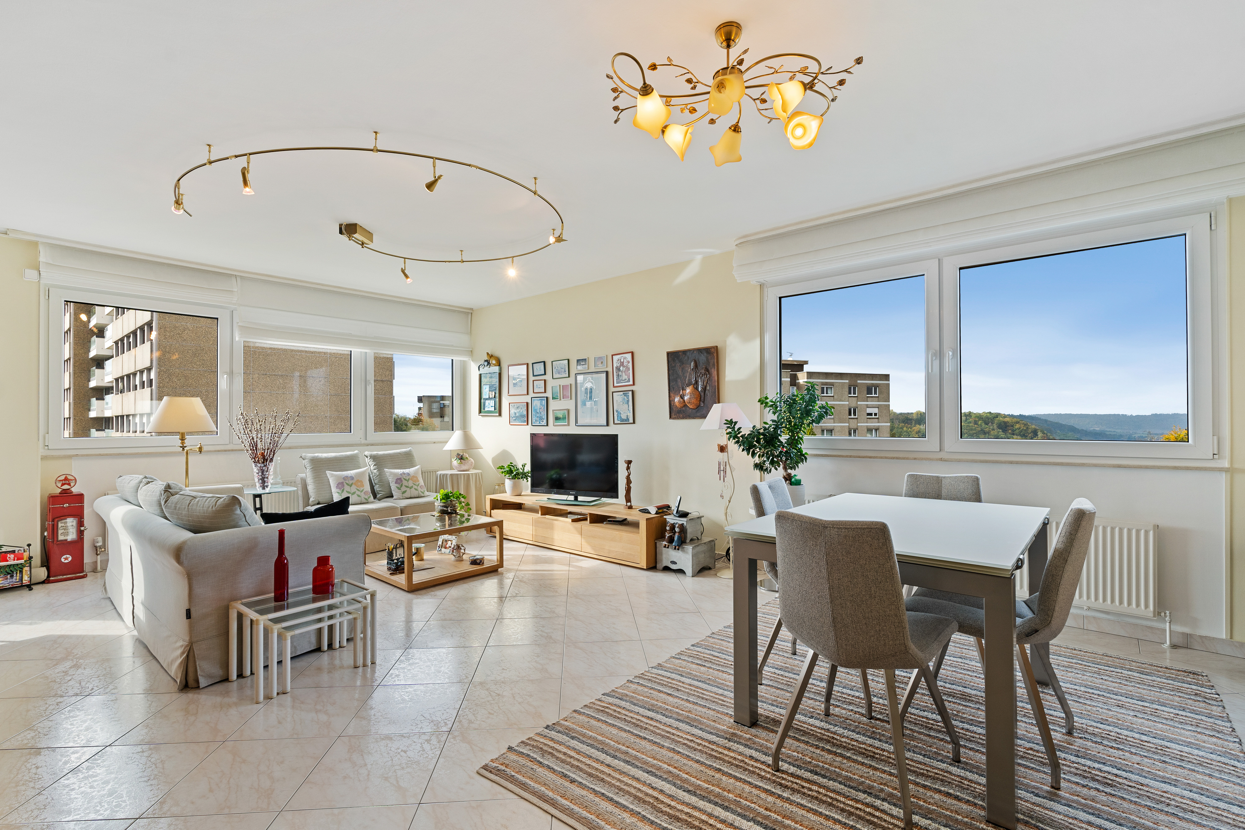 Appartement lumineux de 3 chambres avec balcon et loggia à Luxembourg-Kirchberg