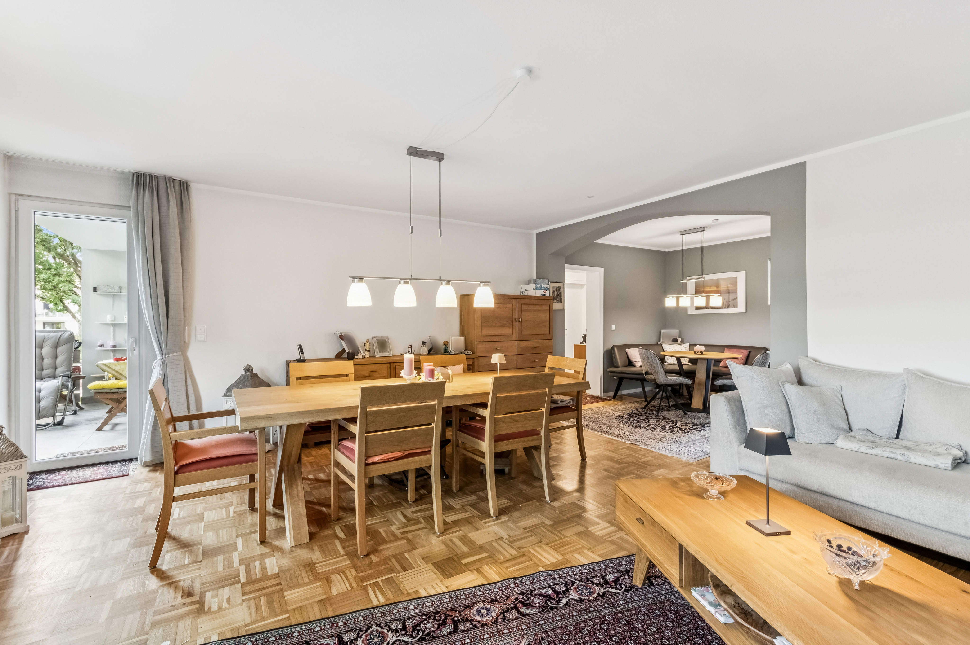 Spacious modern 3.5-room apartment in a green residential area