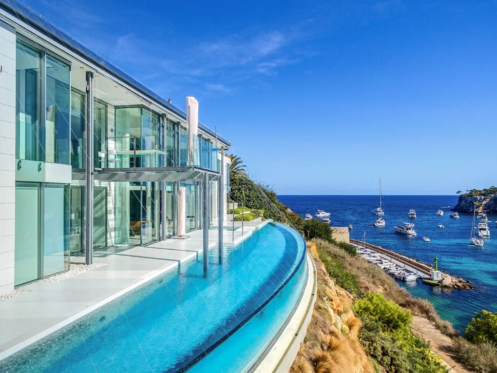 Einzigartige Villa in bester Lage direkt am Meer