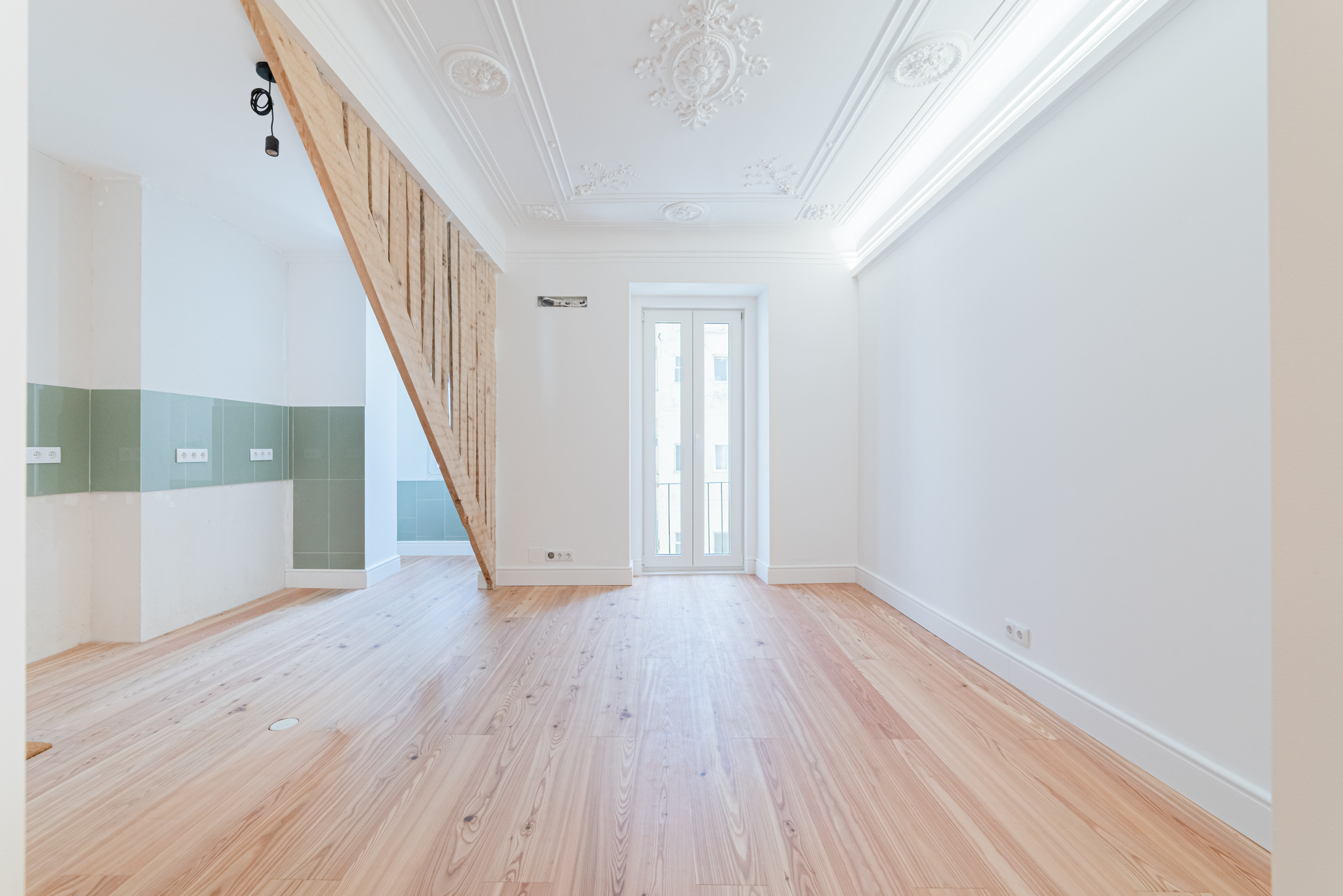 Newly renovated 2-bedroom apartment in Estefânia | Bairro das Ilhas