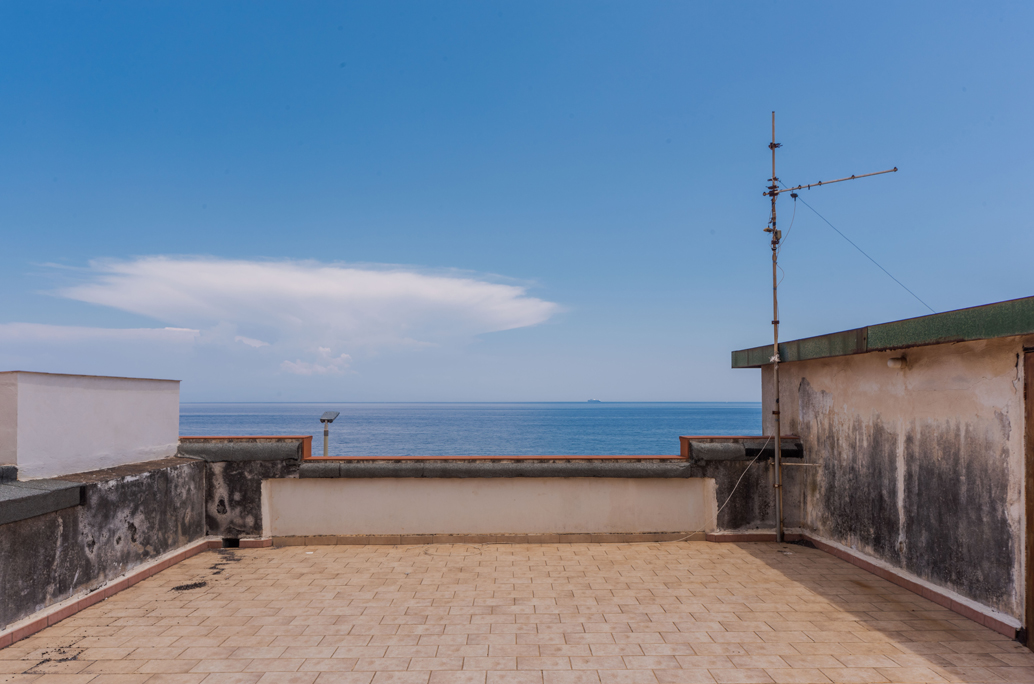 Flat with panoramic terrace in Torre Archirafi