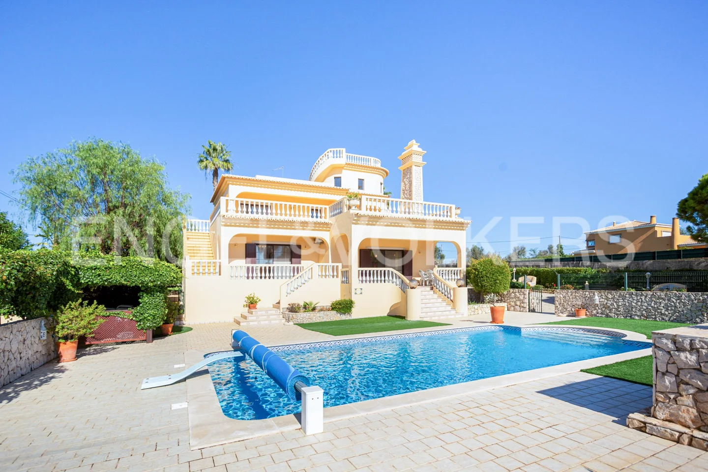 Spacious villa near Carvoeiro with swimming pool