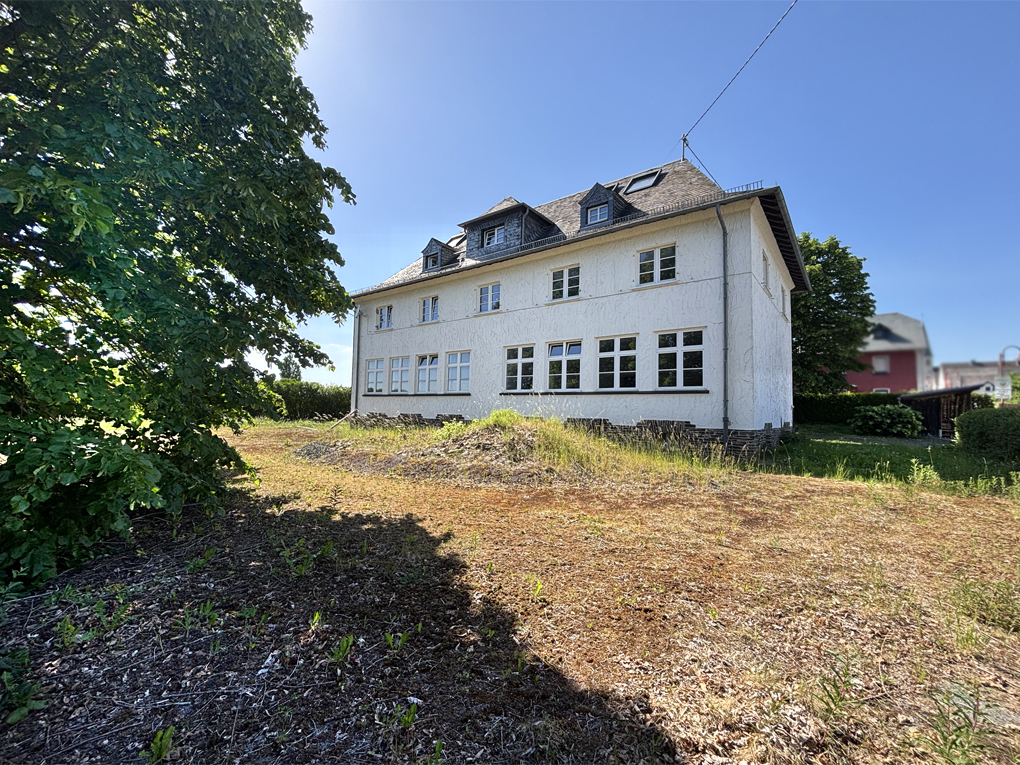 Ehemalige Dorfschule - Großzügiges Wohnbauprojekt oder Mehrgenerationenhaus am Ortsrand