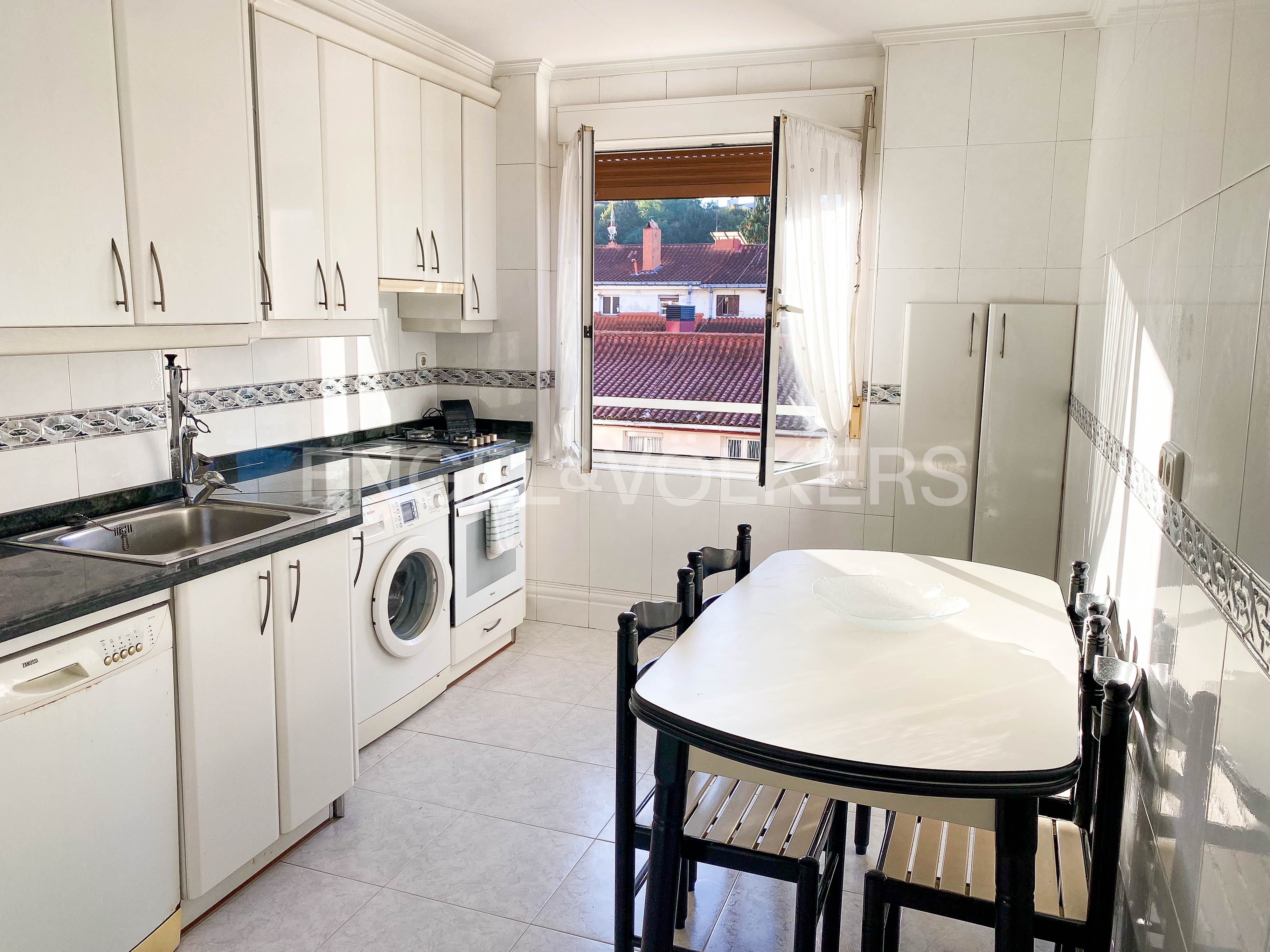 SUNNY TERRACE APARTMENT WITH LIGHT AND UNOBSTRUCTED VIEWS IN EGIA