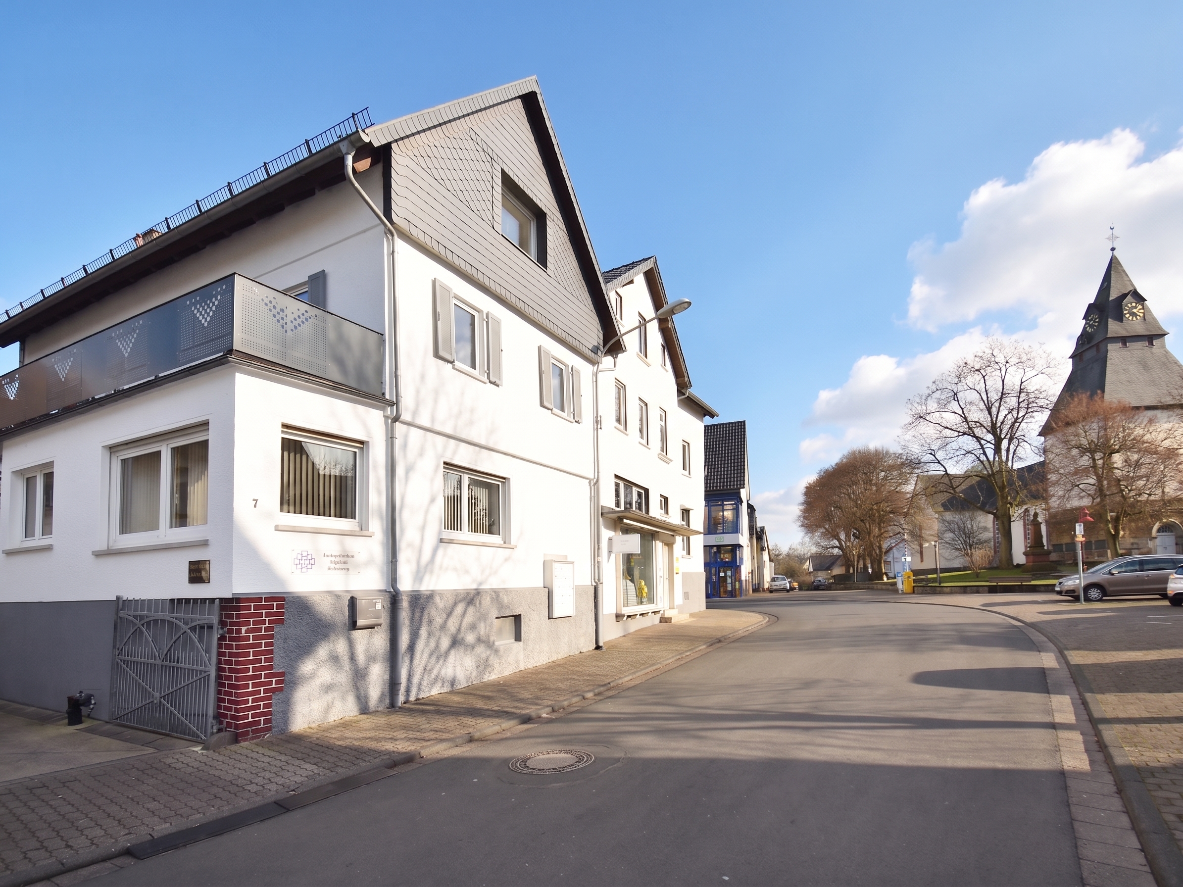 Wohnen & Arbeiten vereint – Großzügiges Einfamilienhaus in zentraler Lage