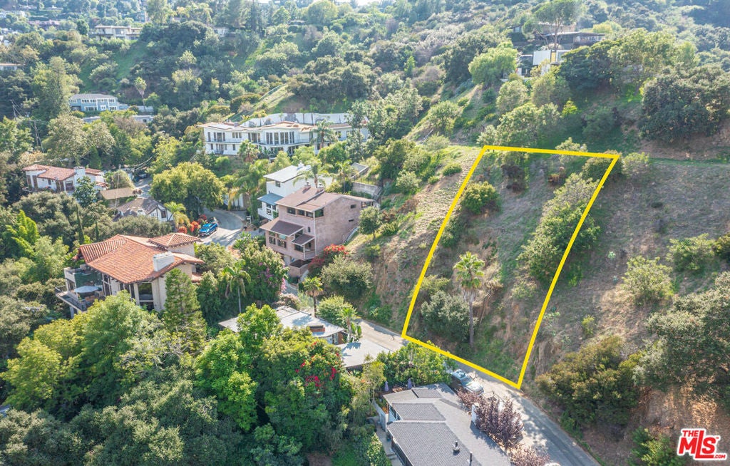 Build your Dream House in Hollywood Hills
