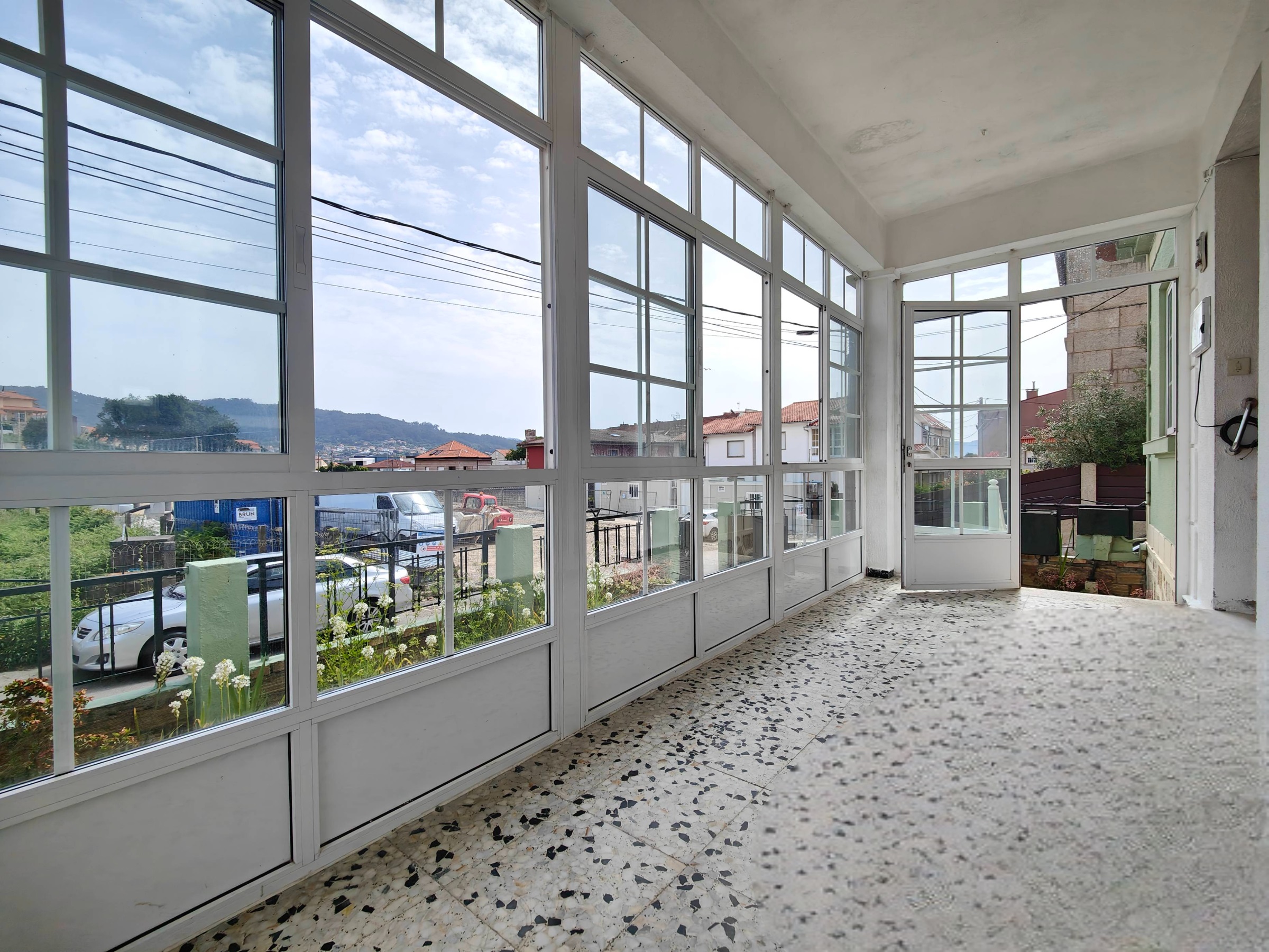 Casa de 3 dormitorios con terraza próxima al centro de Cangas