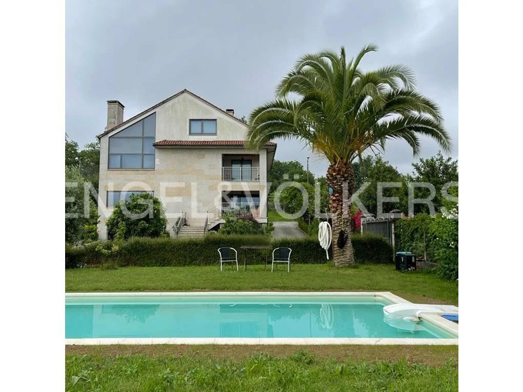 Engel&Völkers vende esta magnífica propiedad de 600m2, con finca y piscina a 10 minutos de Santiago