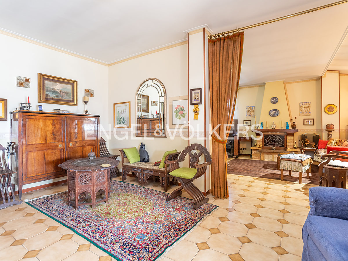 Casal Lumbroso - interesting penthouse with terrace and balcony