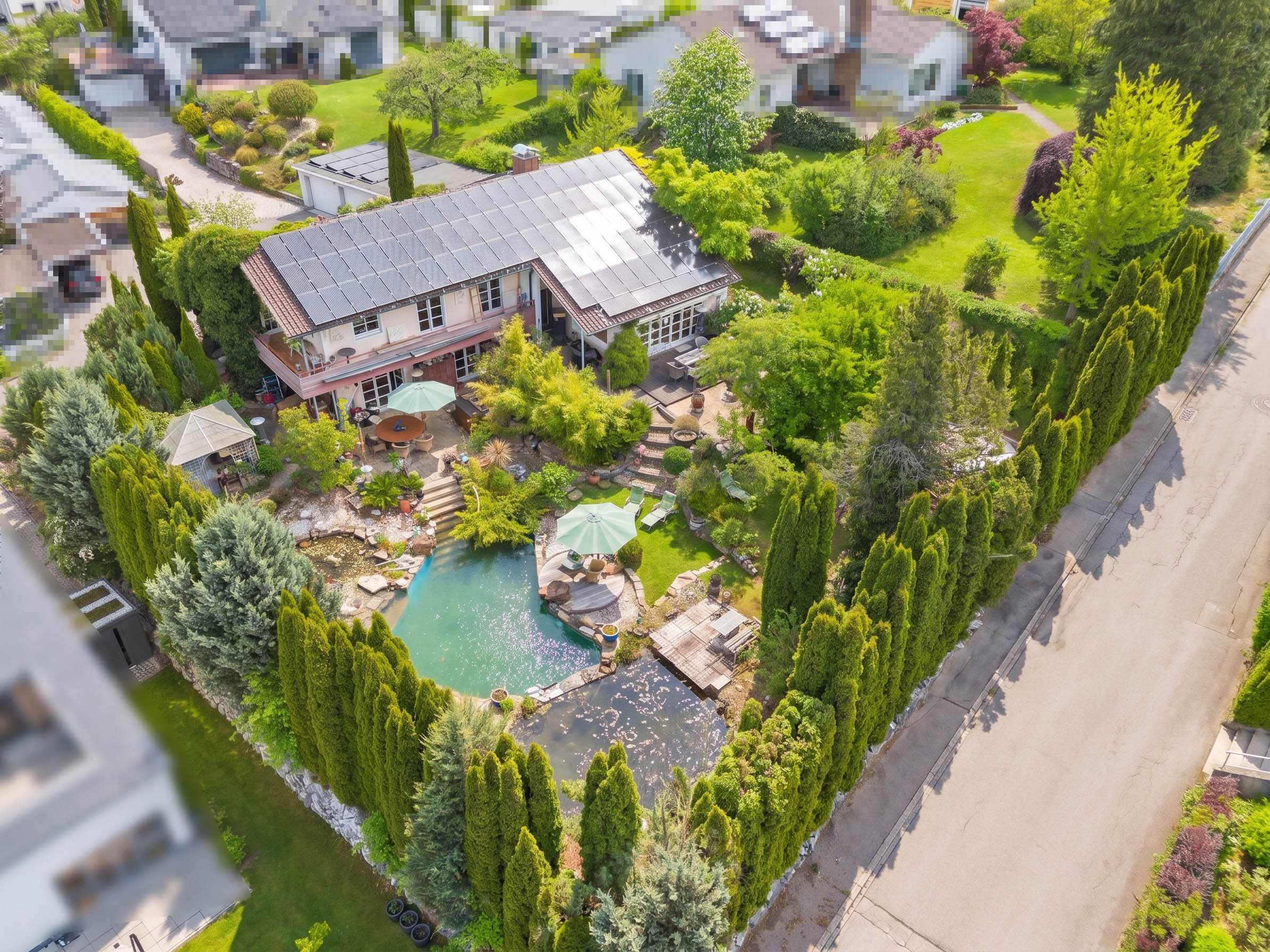 Einzigartiges Stadtre­treat in privilegierter Lage – weitläufige Garten-Oase für höchste Ansprüche an Privatsphäre und Lebensstil