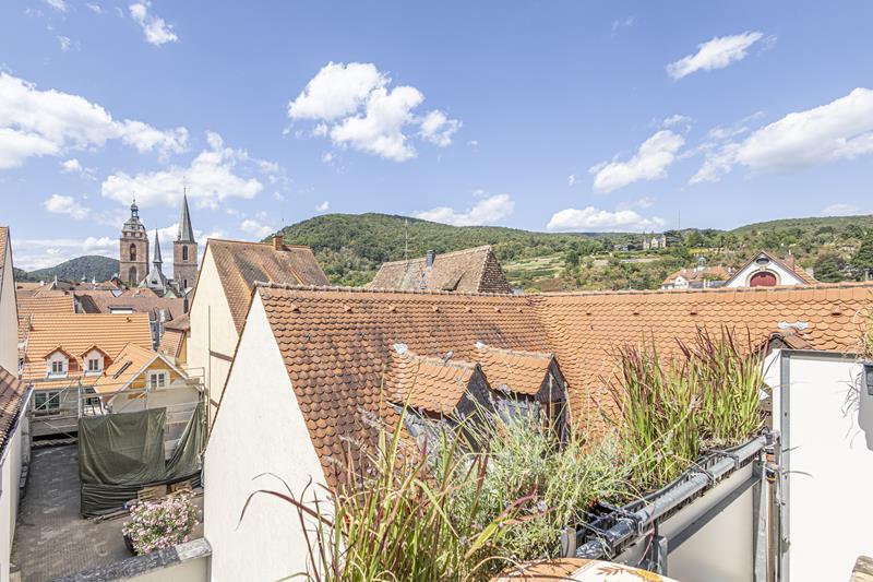 Charmant & Kernsaniert: Stadtwohnung mit Balkon, Aufzug und Garage!