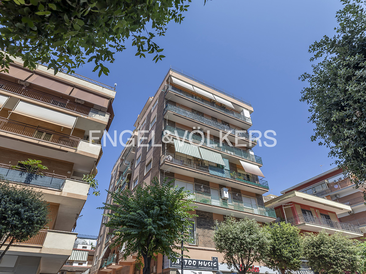 Eclectic one-bedroom in the heart of Ladispoli