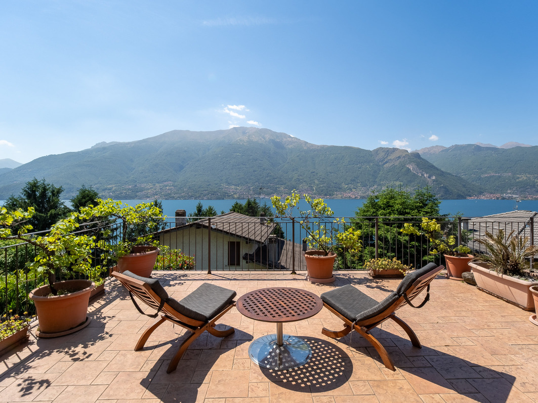Appartamento con vista lago e ampia terrazza