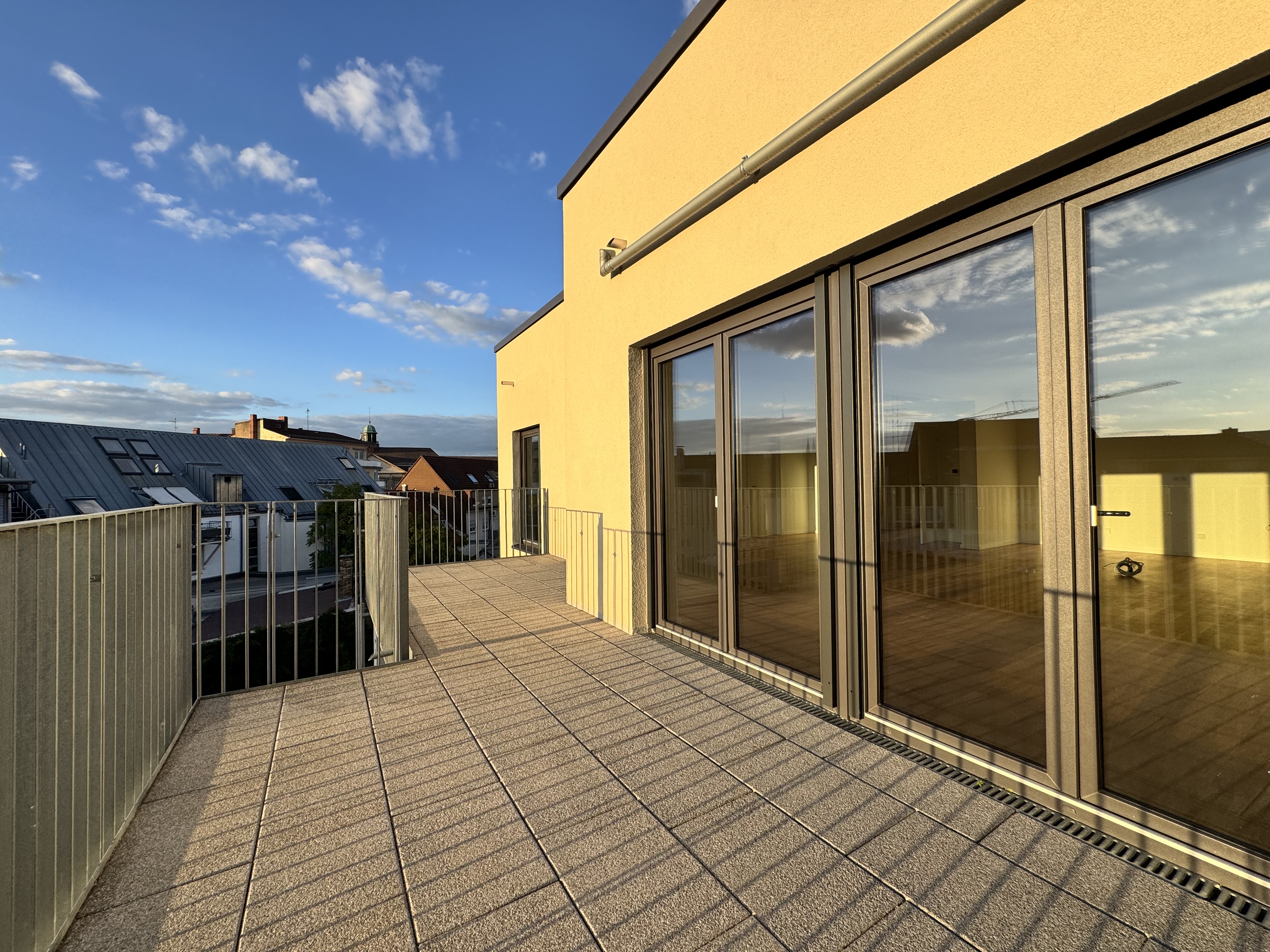 Inmitten der Stadt, auf höchstem Niveau - exklusive Neubauwohnung im ruhigen Innenhof
