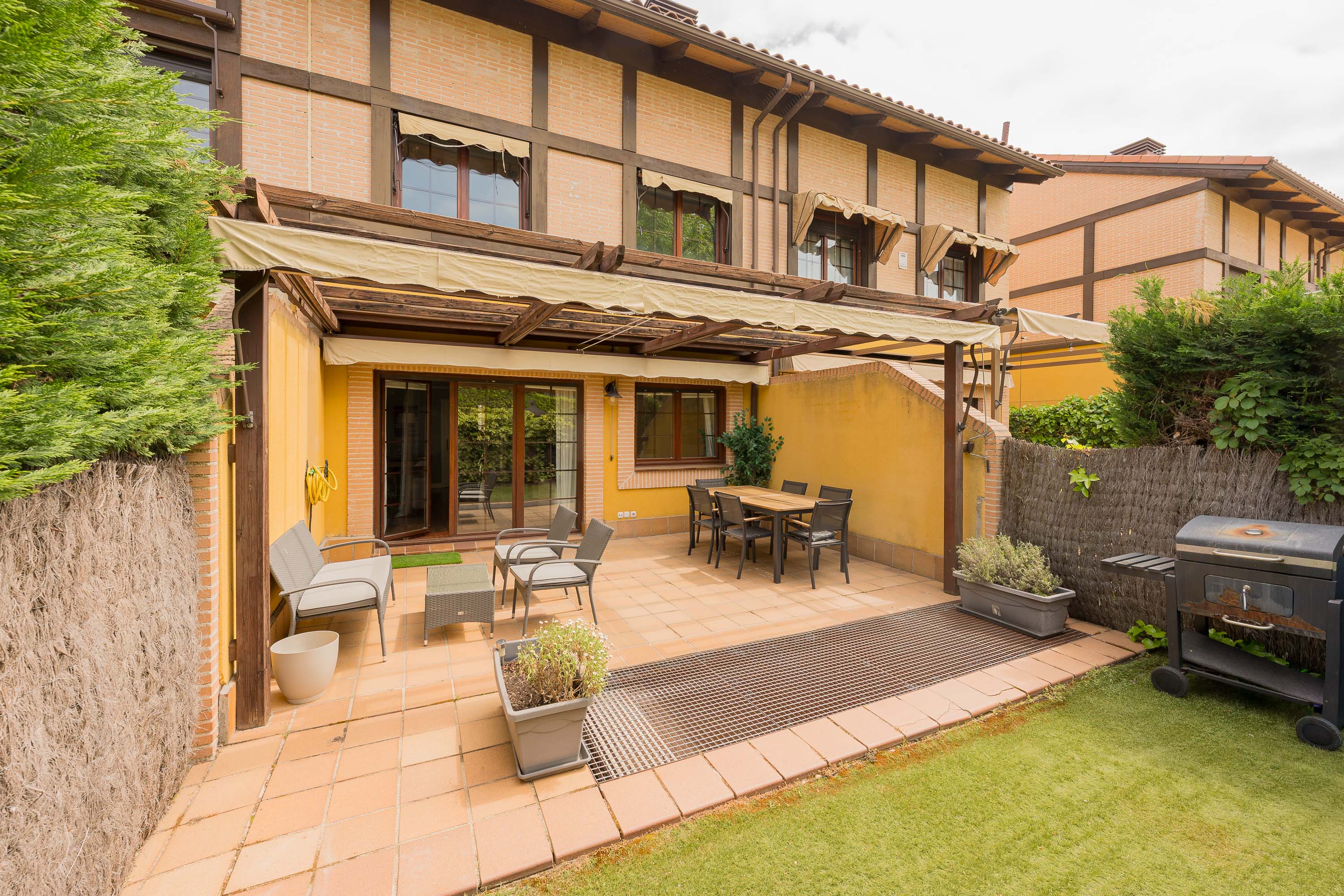 Magnificent terraced house in Boadilla del Monte.